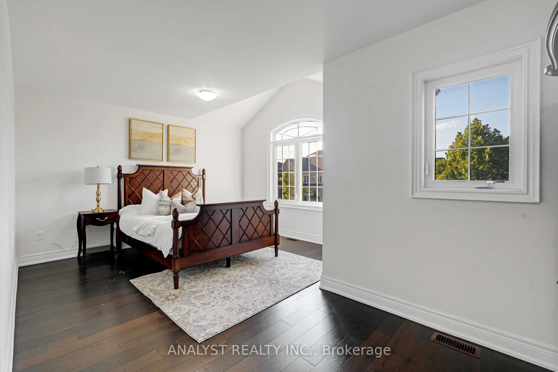 Photo 29 of 57 Balderson Drive, Vaughan, Kleinburg — HOMEH
