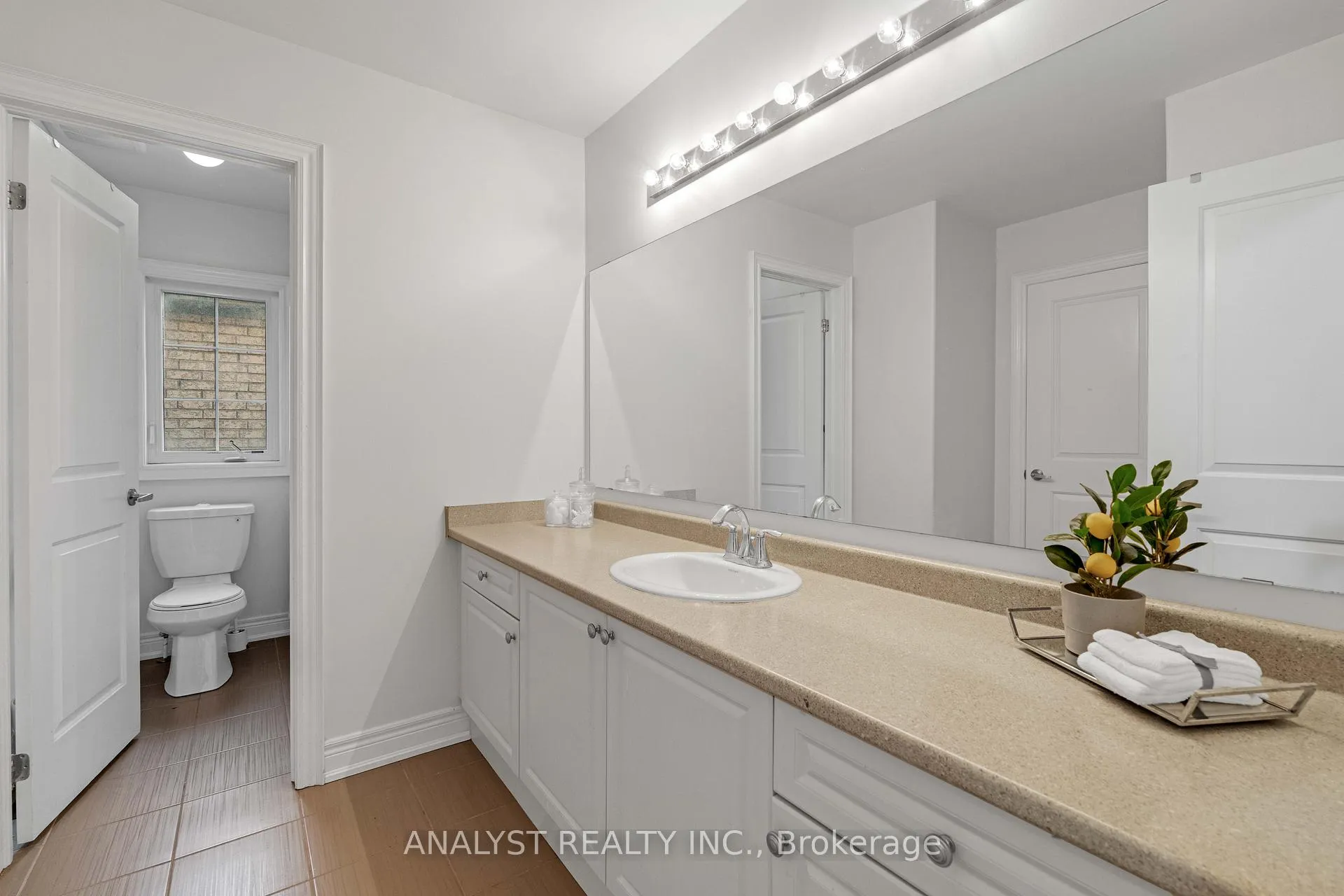 Photo 31 of 57 Balderson Drive, Vaughan, Kleinburg — HOMEH