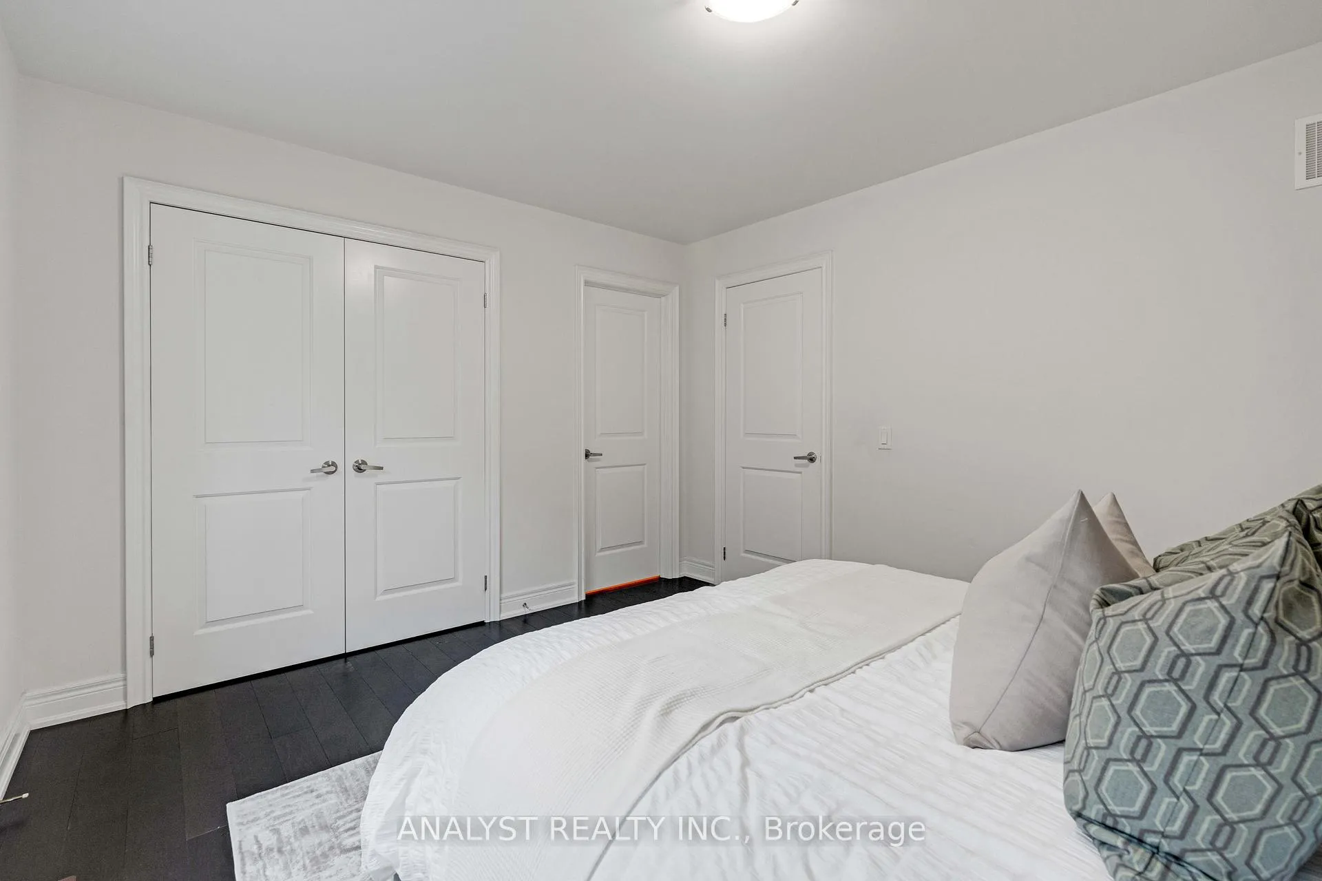 Photo 37 of 57 Balderson Drive, Vaughan, Kleinburg — HOMEH