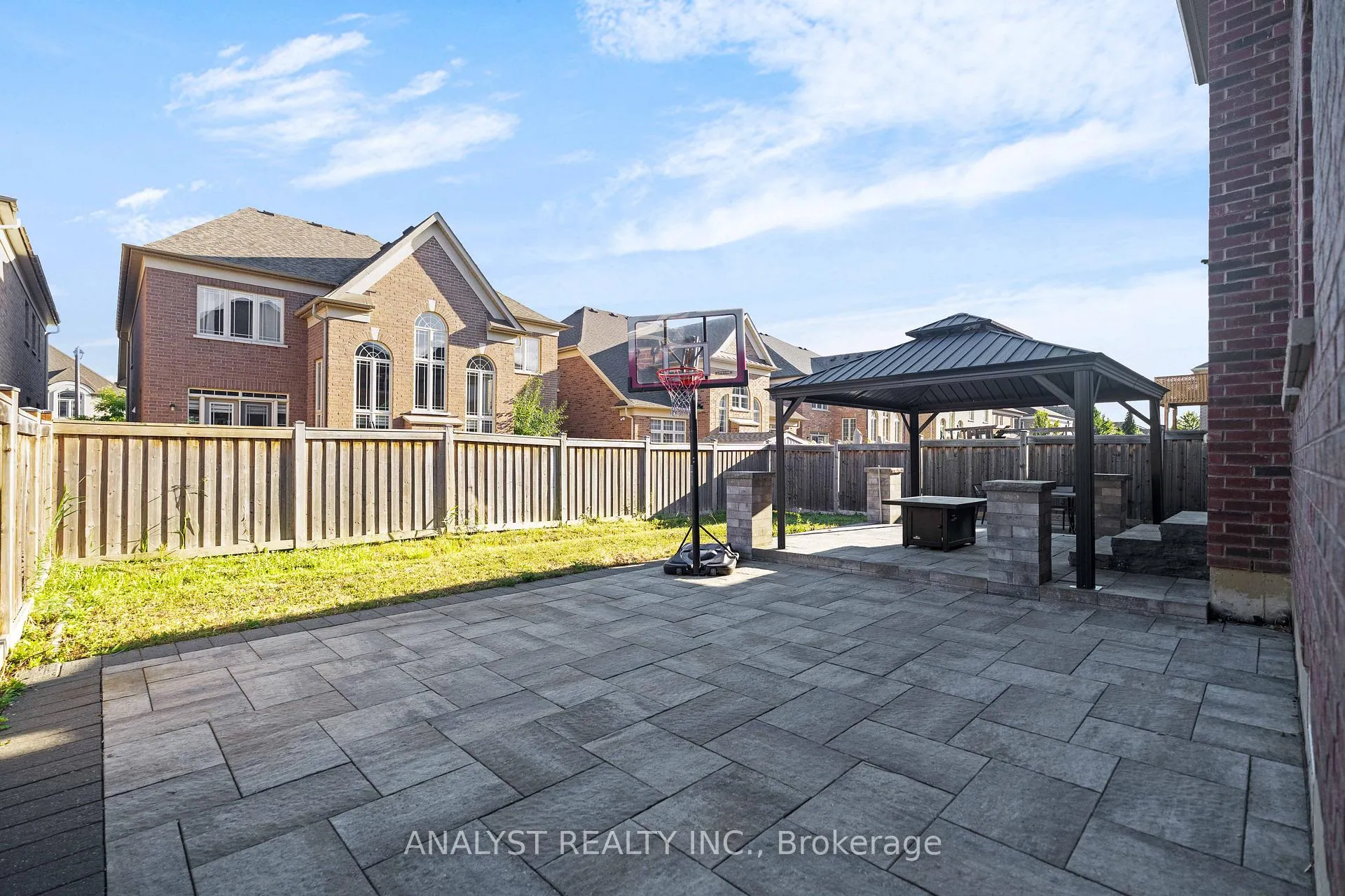 Photo 38 of 57 Balderson Drive, Vaughan, Kleinburg — HOMEH
