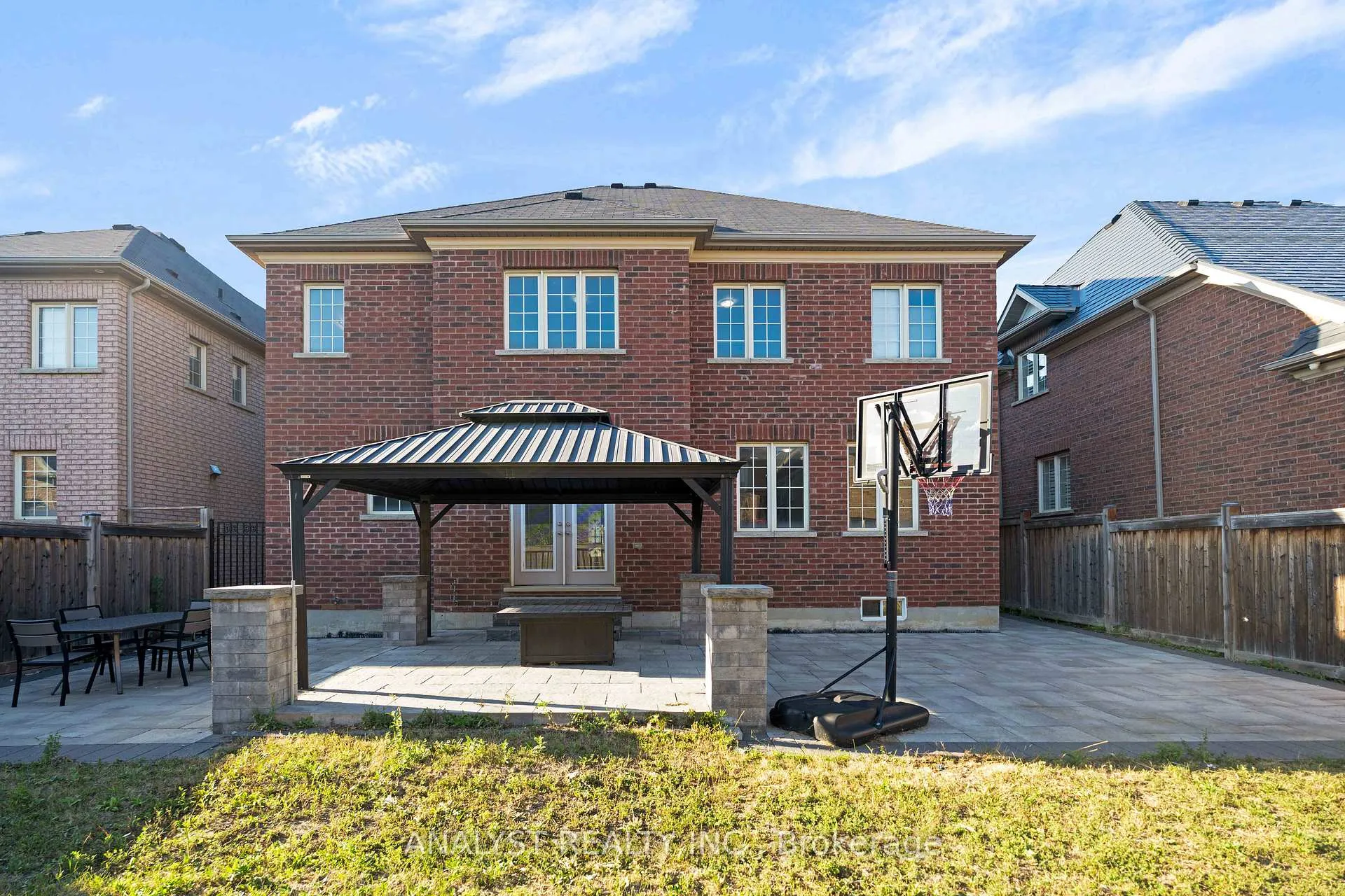 Photo 39 of 57 Balderson Drive, Vaughan, Kleinburg — HOMEH