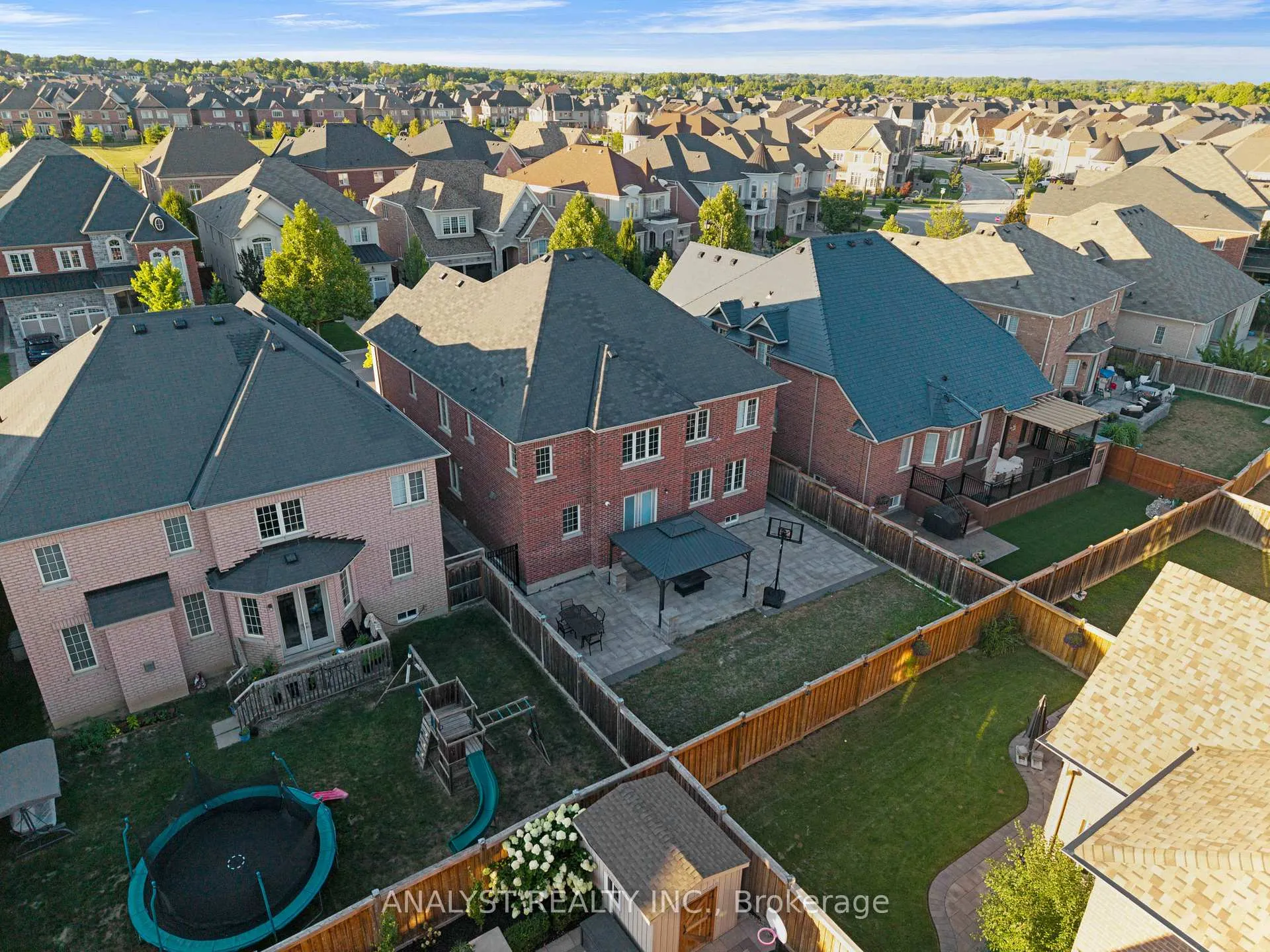 Photo 41 of 57 Balderson Drive, Vaughan, Kleinburg — HOMEH