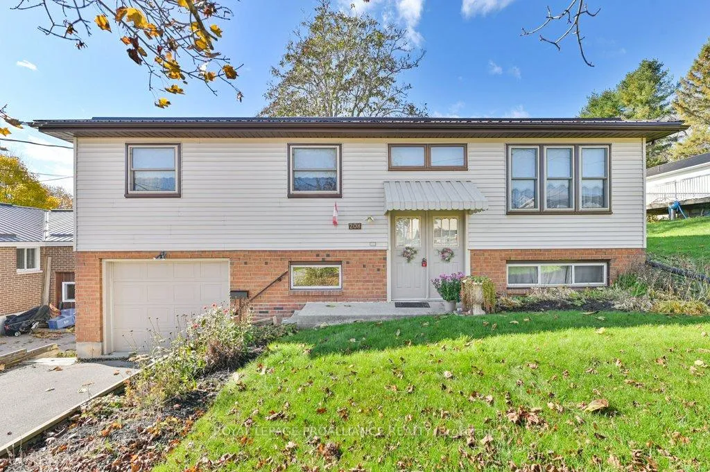 Photo 3 of 208 William Street, Stirling-Rawdon, Stirling Ward — HOMEH