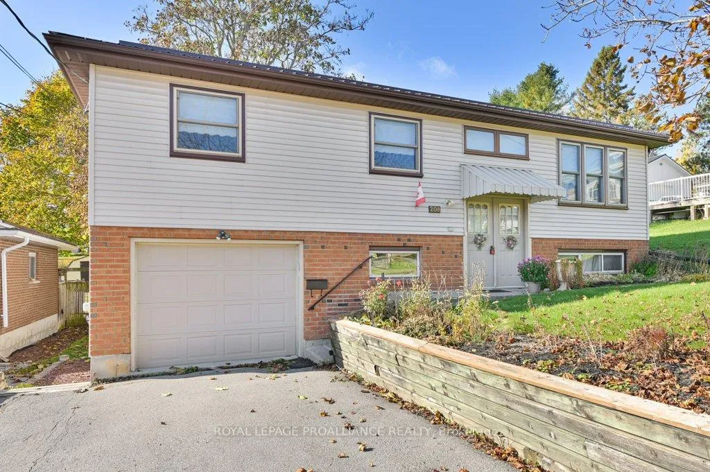 Photo 4 of 208 William Street, Stirling-Rawdon, Stirling Ward — HOMEH