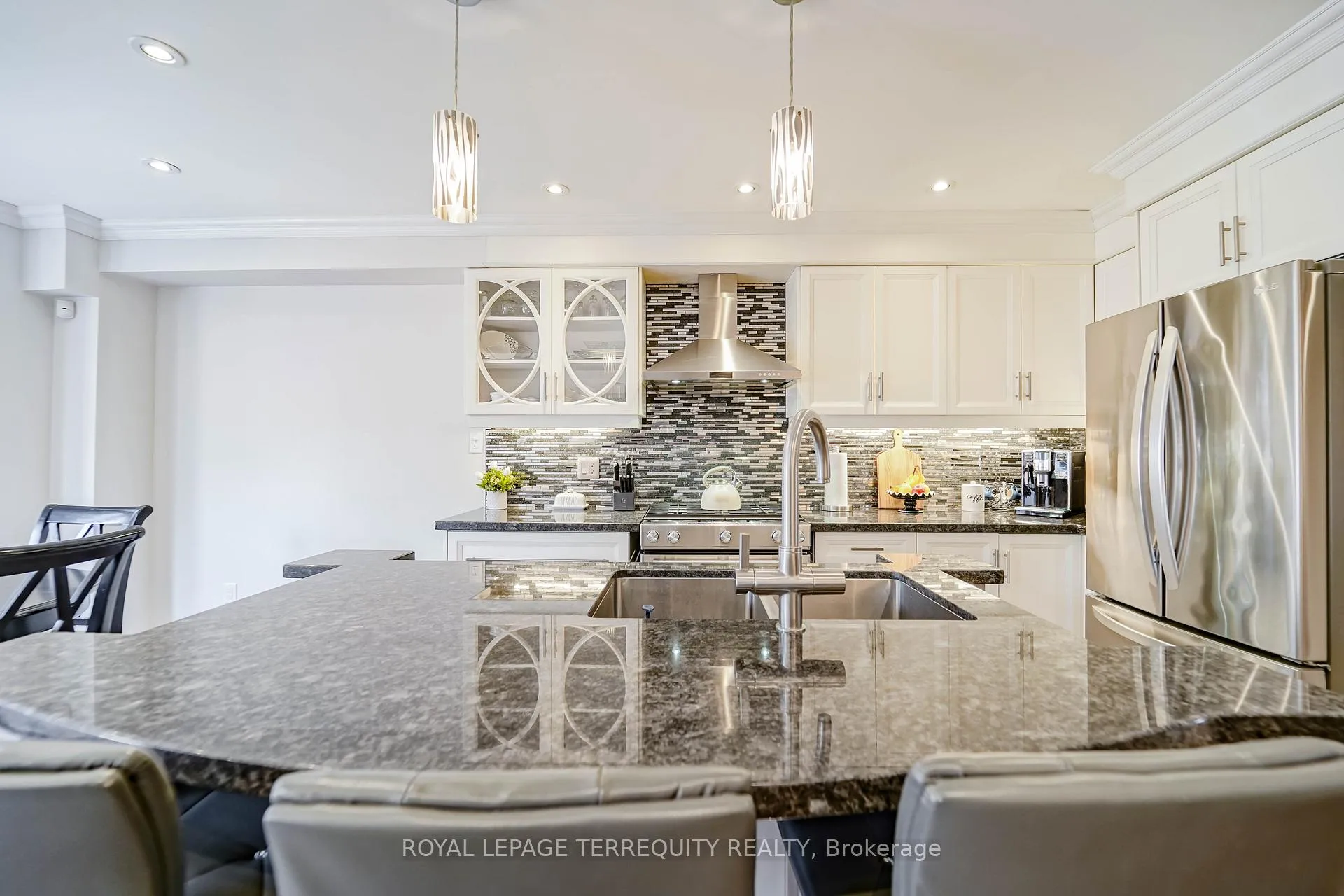 Photo 5 of 9 Stonebriar Drive, Vaughan, Maple — HOMEH