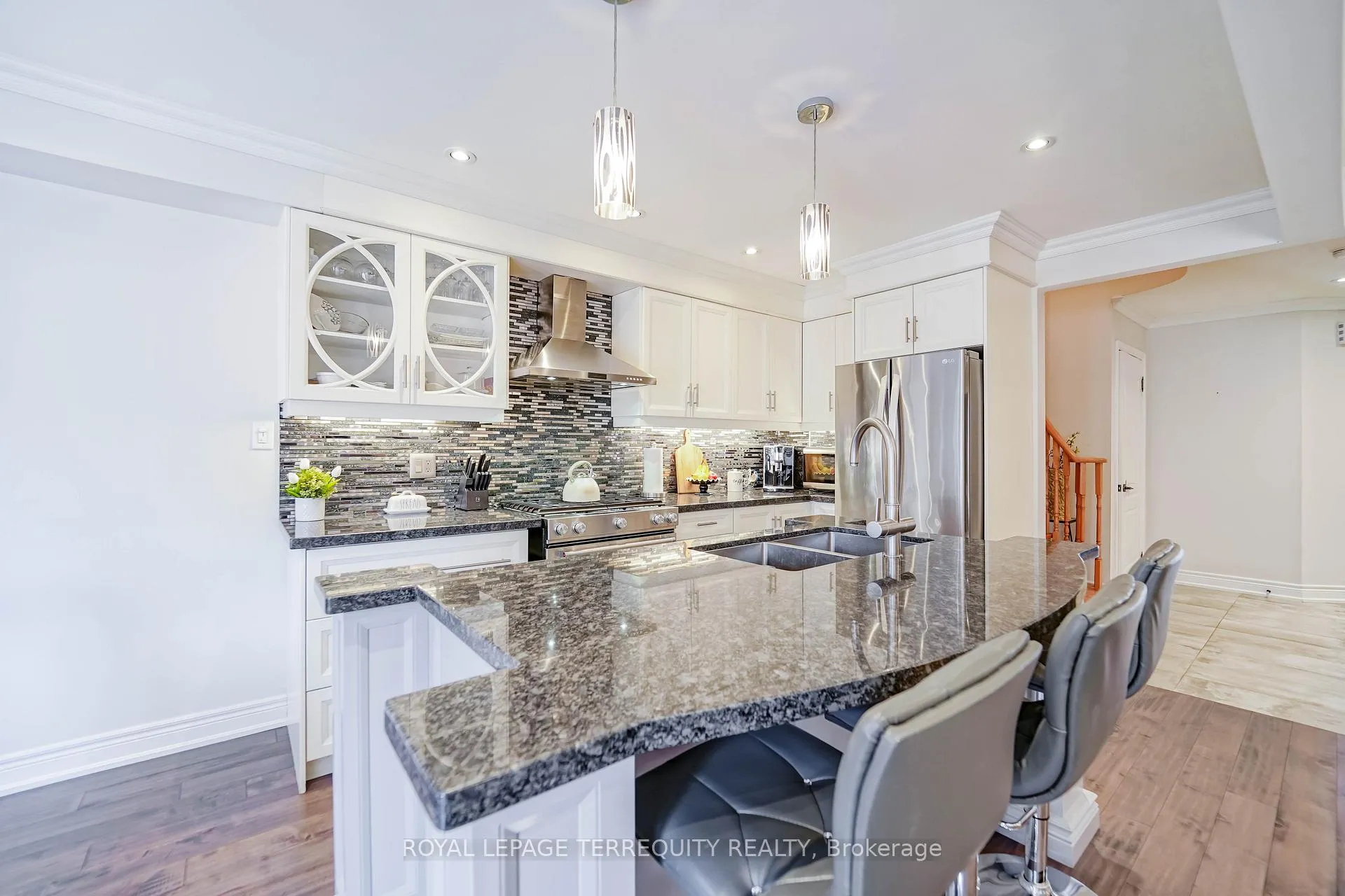 Photo 6 of 9 Stonebriar Drive, Vaughan, Maple — HOMEH