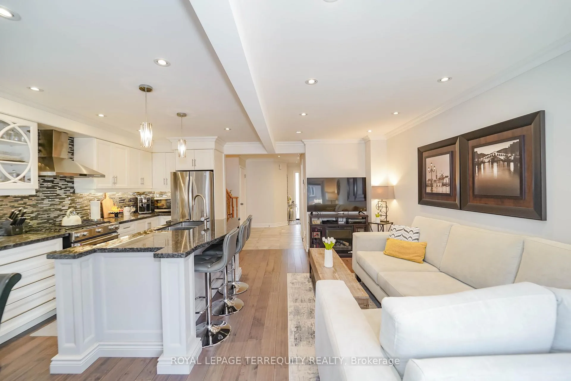Photo 8 of 9 Stonebriar Drive, Vaughan, Maple — HOMEH