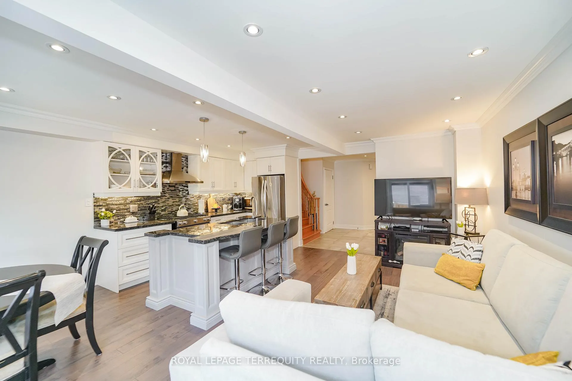 Photo 10 of 9 Stonebriar Drive, Vaughan, Maple — HOMEH