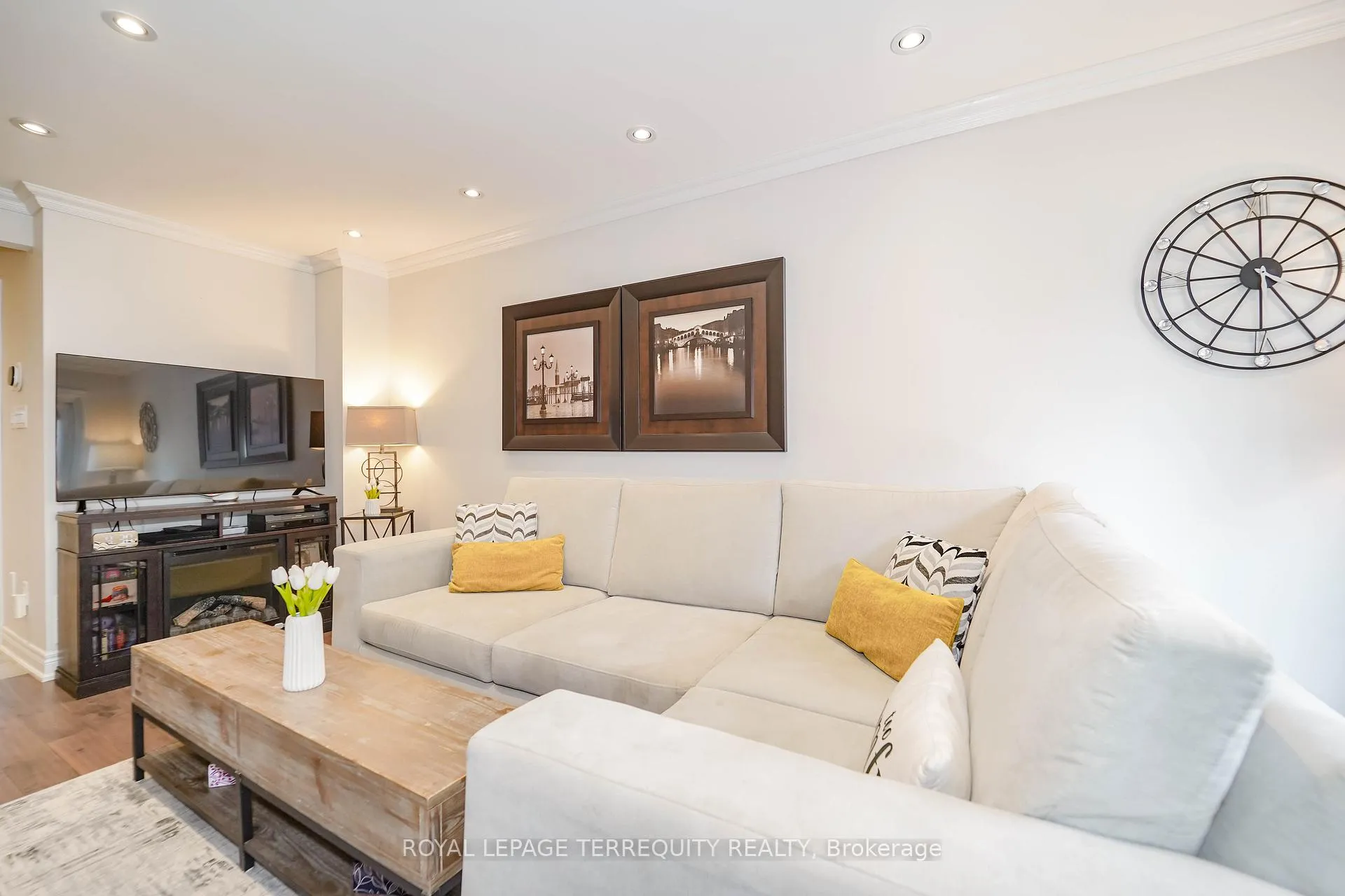 Photo 12 of 9 Stonebriar Drive, Vaughan, Maple — HOMEH