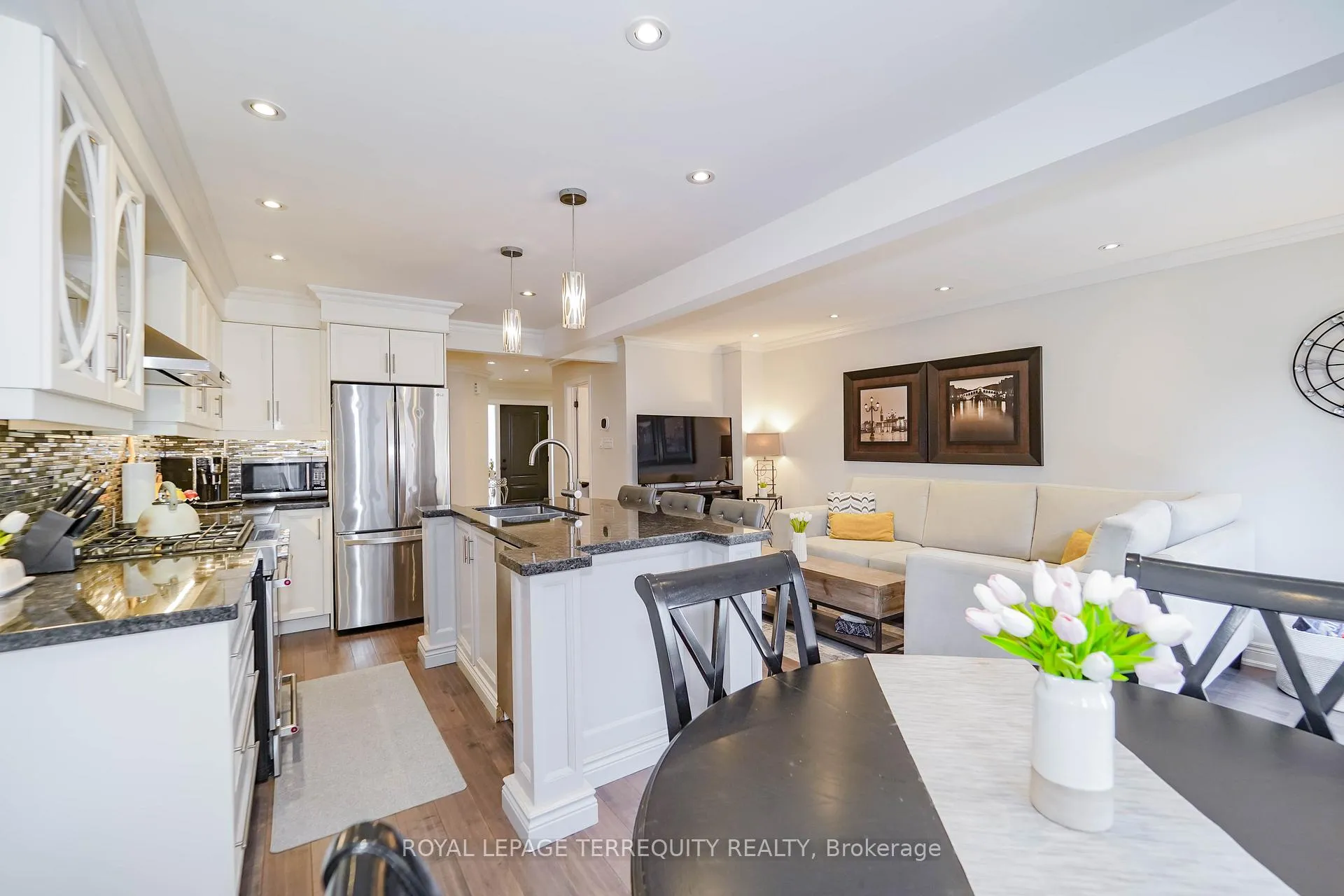 Photo 13 of 9 Stonebriar Drive, Vaughan, Maple — HOMEH