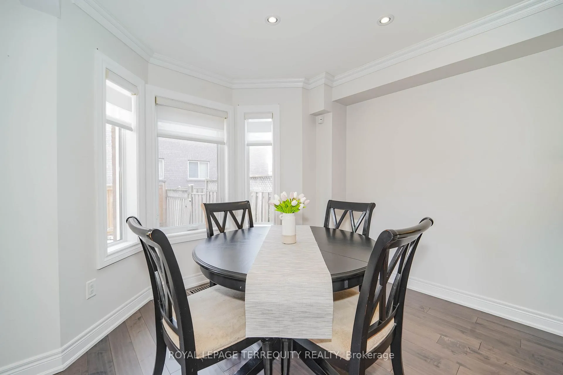 Photo 14 of 9 Stonebriar Drive, Vaughan, Maple — HOMEH