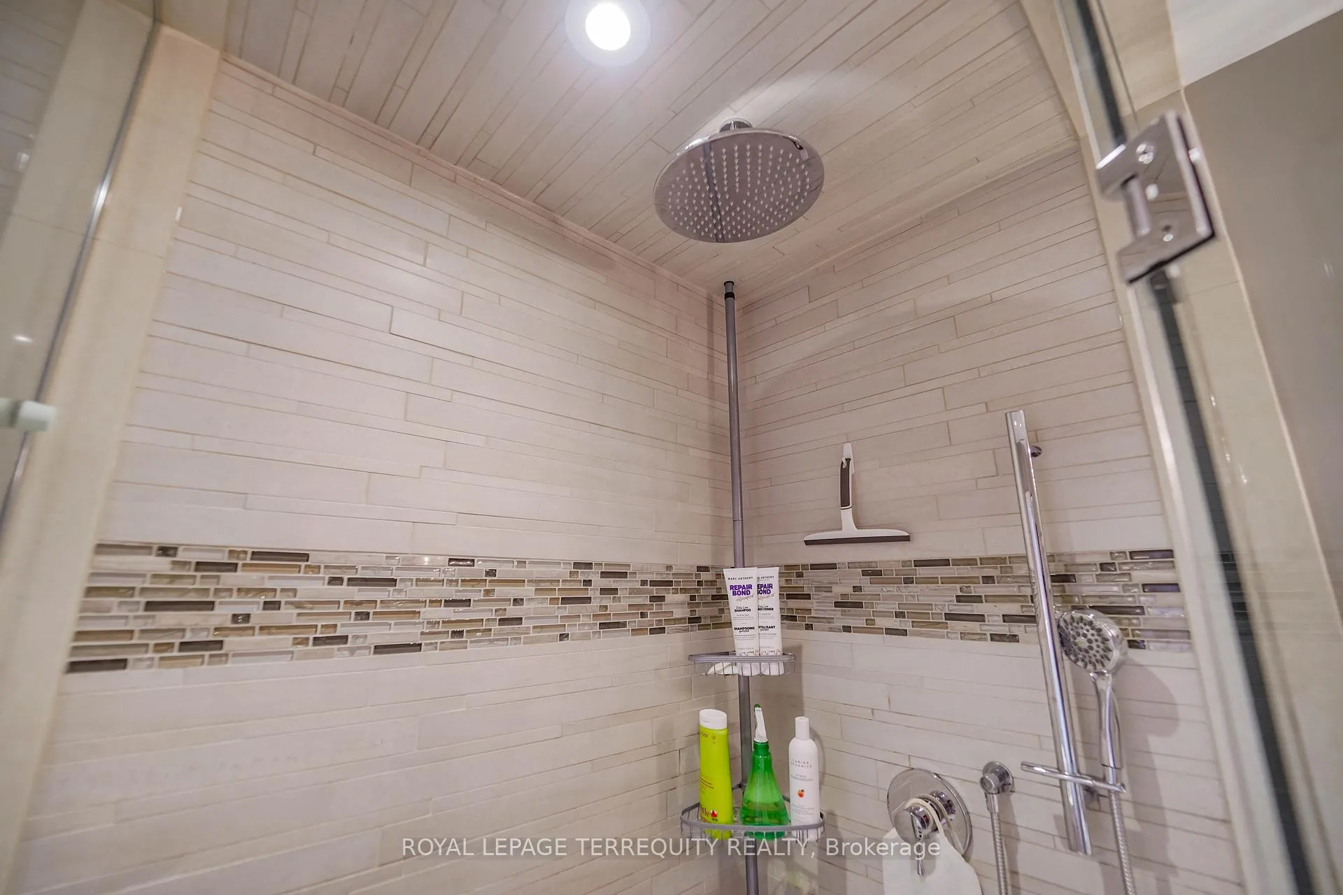 Photo 19 of 9 Stonebriar Drive, Vaughan, Maple — HOMEH