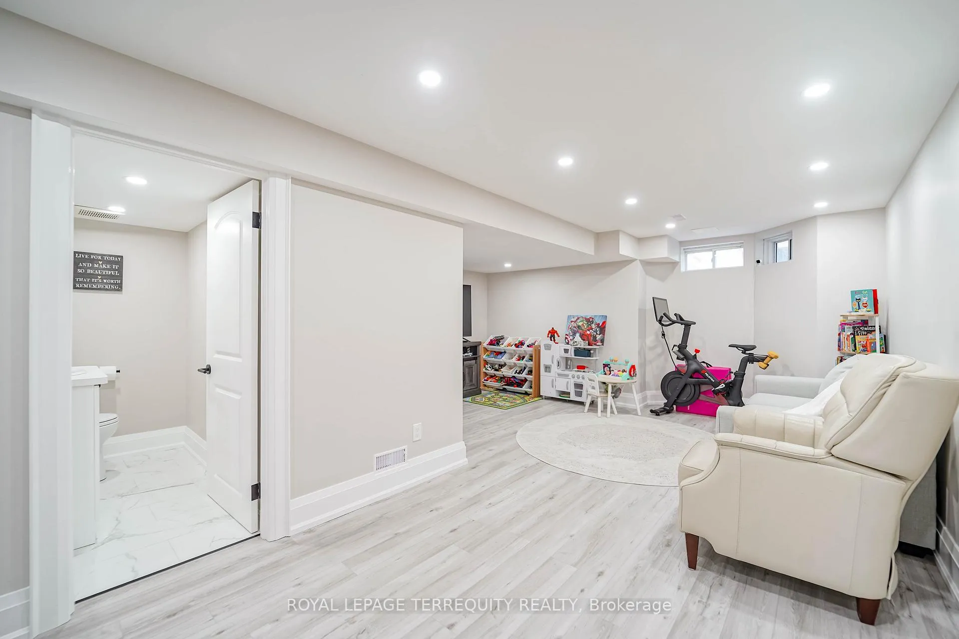 Photo 28 of 9 Stonebriar Drive, Vaughan, Maple — HOMEH