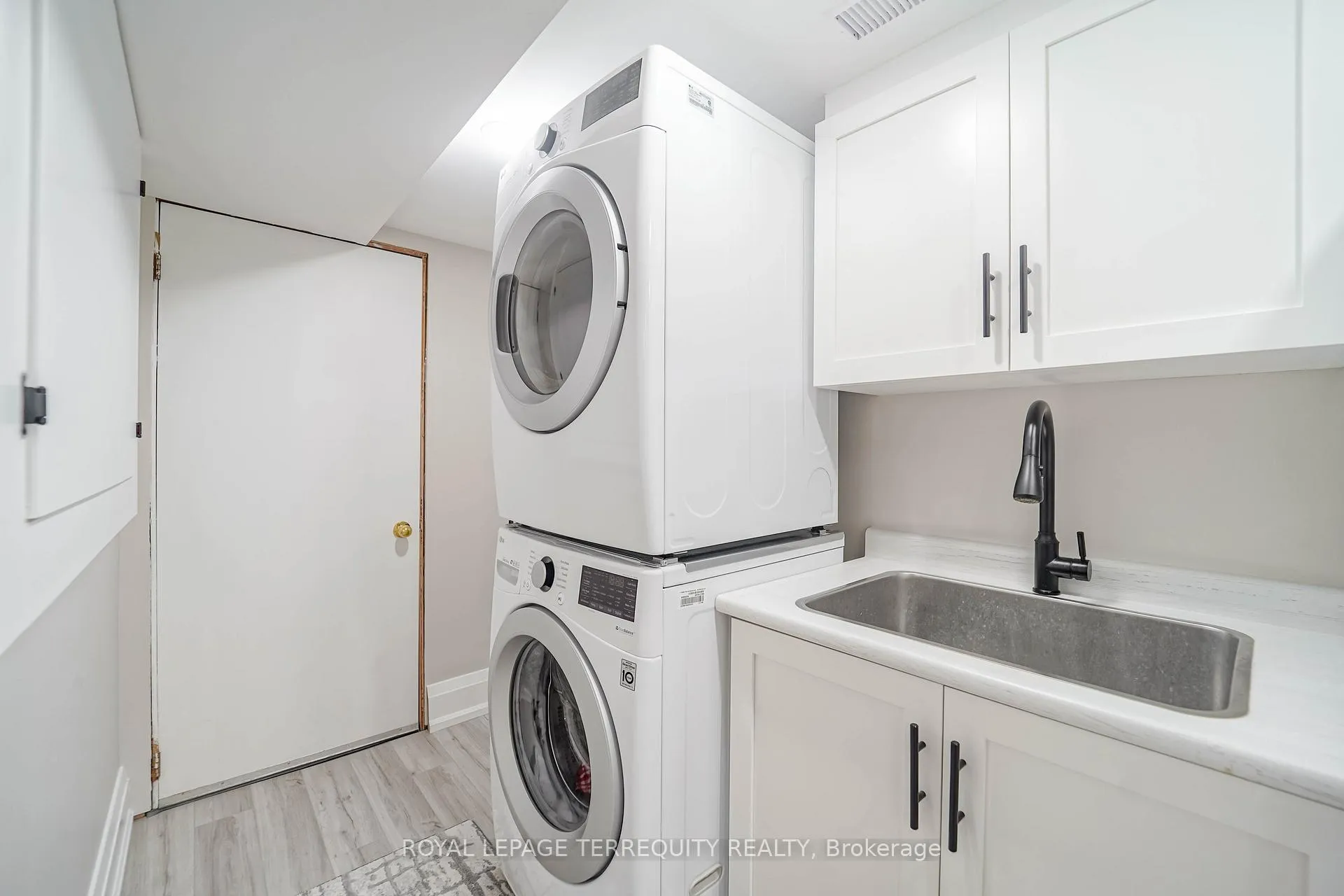 Photo 31 of 9 Stonebriar Drive, Vaughan, Maple — HOMEH