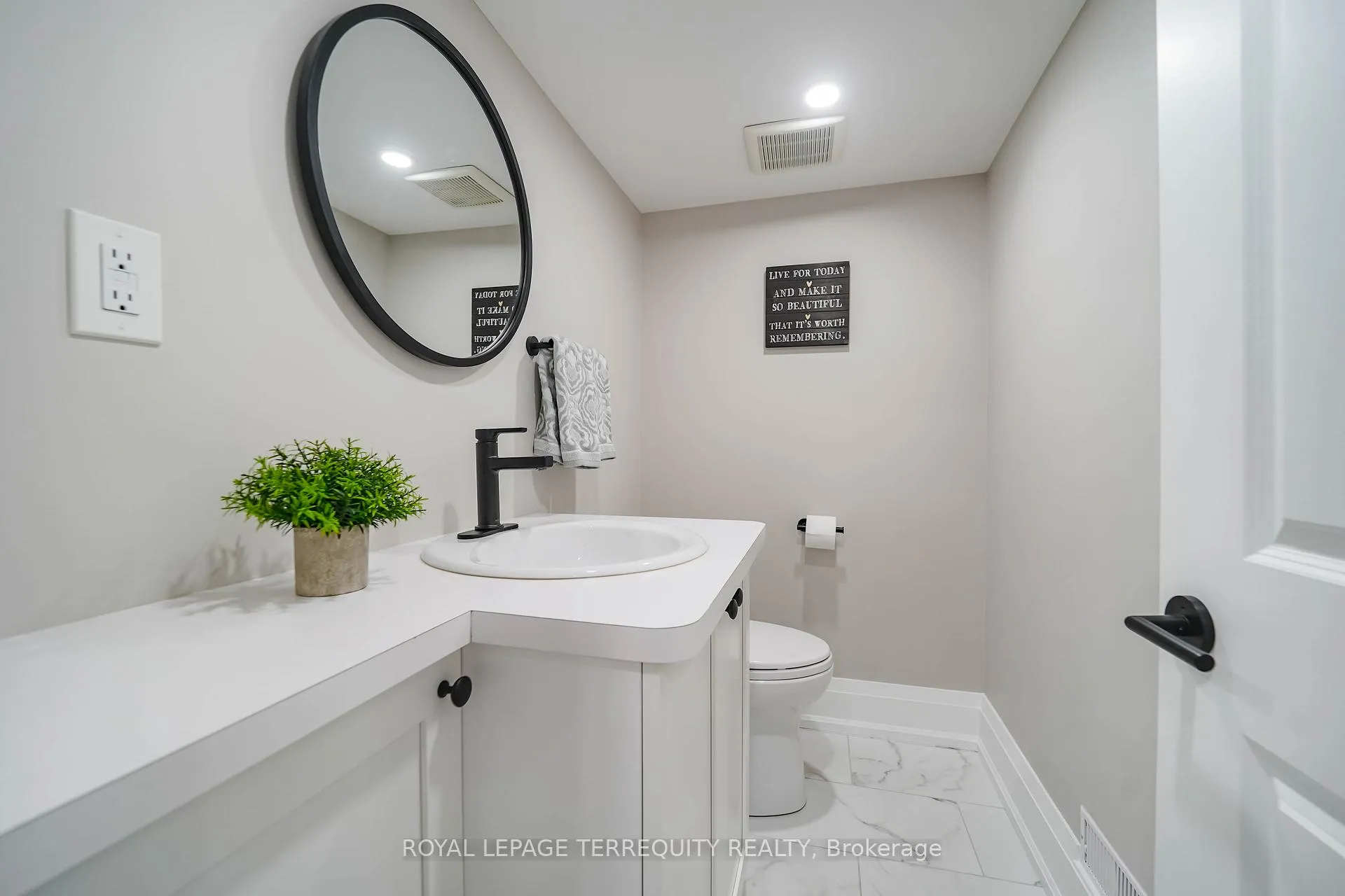 Photo 33 of 9 Stonebriar Drive, Vaughan, Maple — HOMEH
