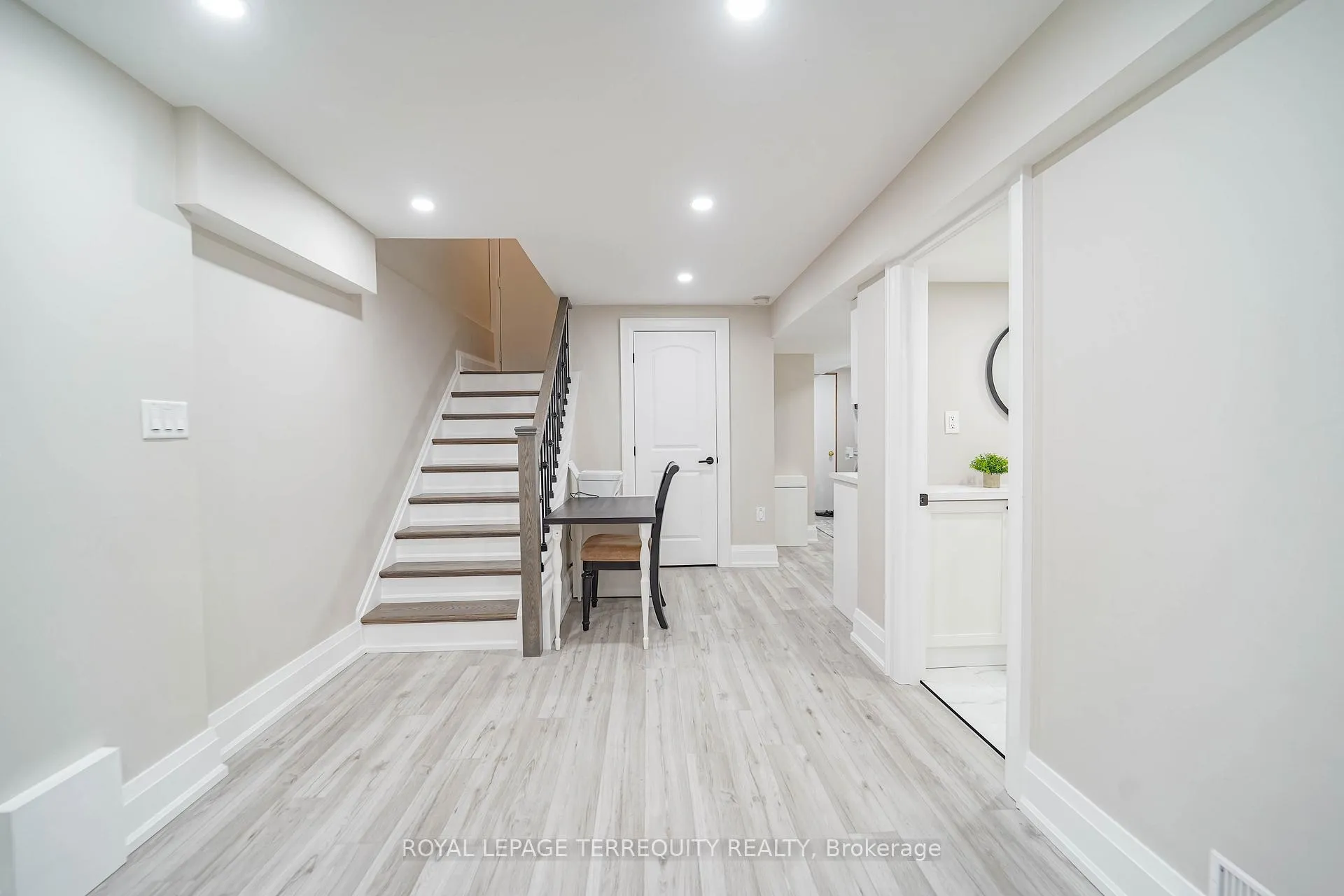 Photo 35 of 9 Stonebriar Drive, Vaughan, Maple — HOMEH