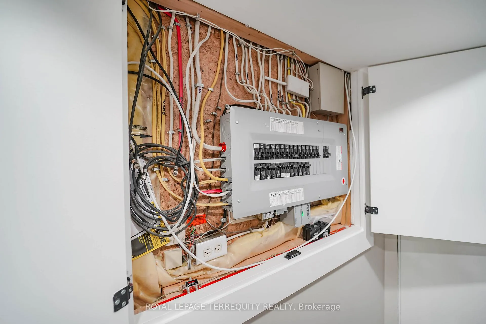 Photo 42 of 9 Stonebriar Drive, Vaughan, Maple — HOMEH