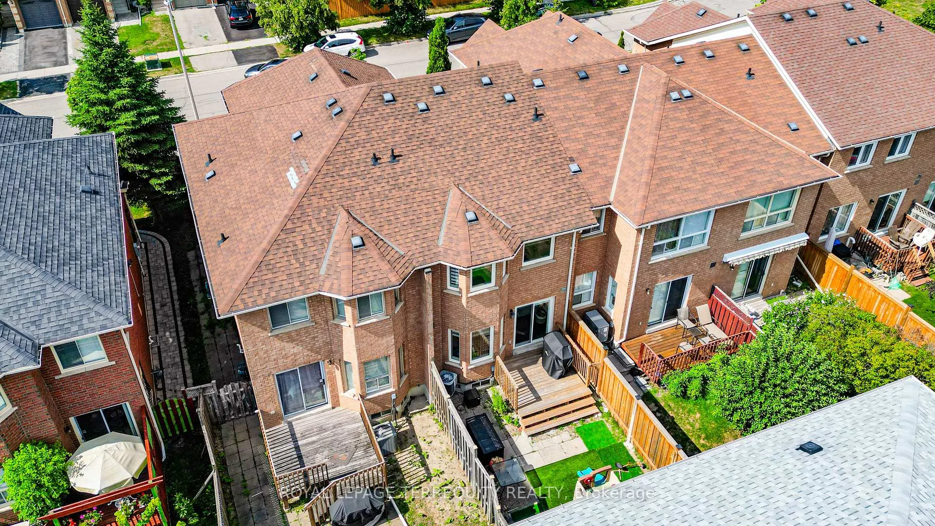 Photo 44 of 9 Stonebriar Drive, Vaughan, Maple — HOMEH