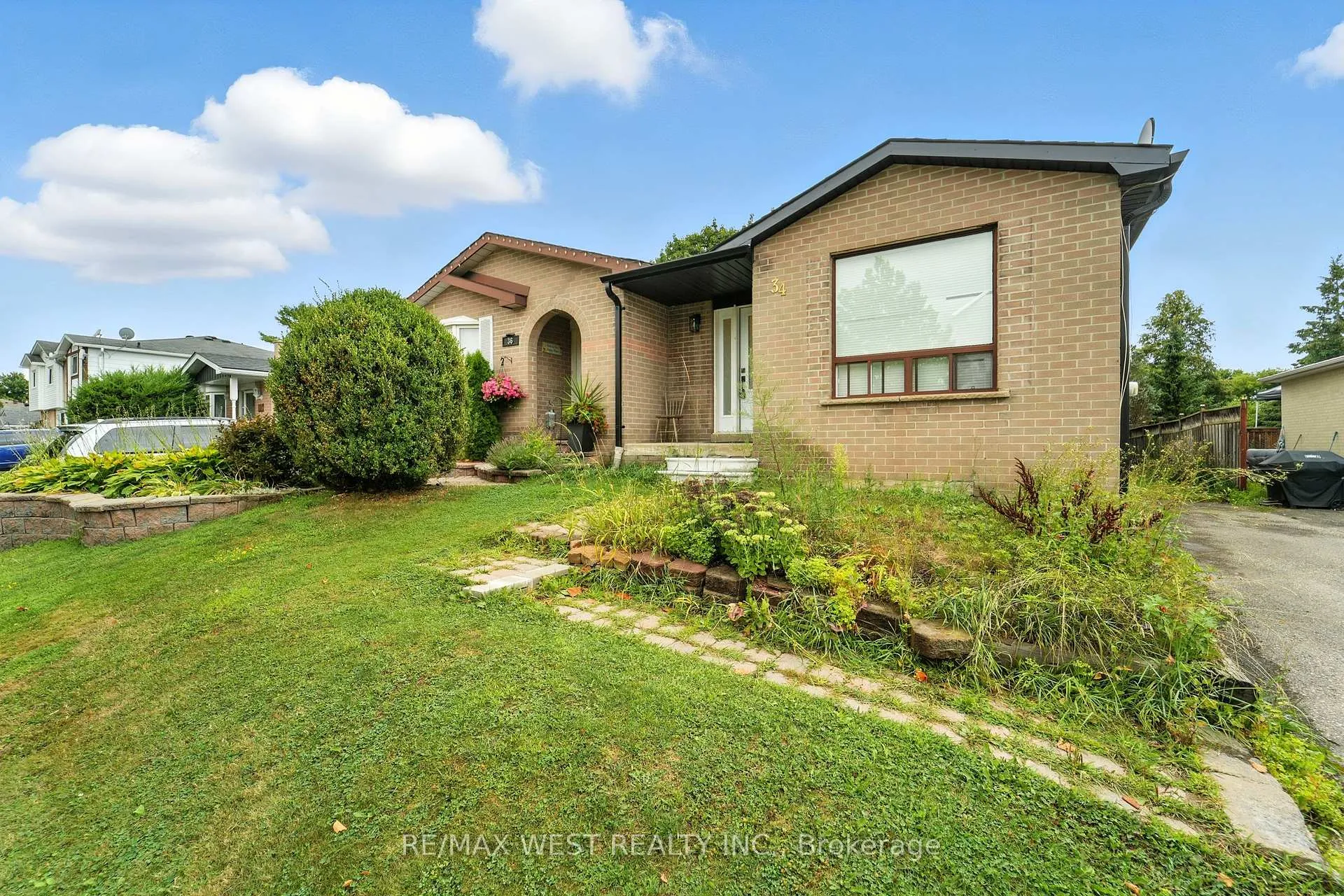 Photo 1 of 34 Stewart Avenue, New Tecumseth, Alliston — HOMEH