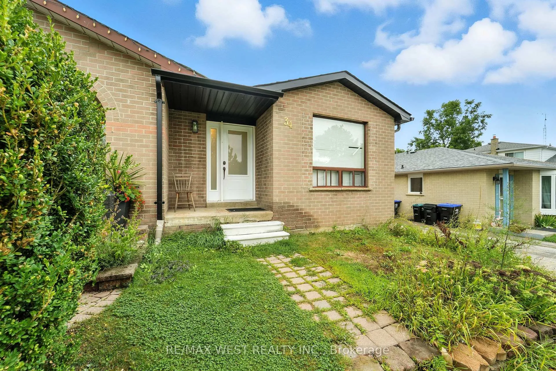 Photo 2 of 34 Stewart Avenue, New Tecumseth, Alliston — HOMEH
