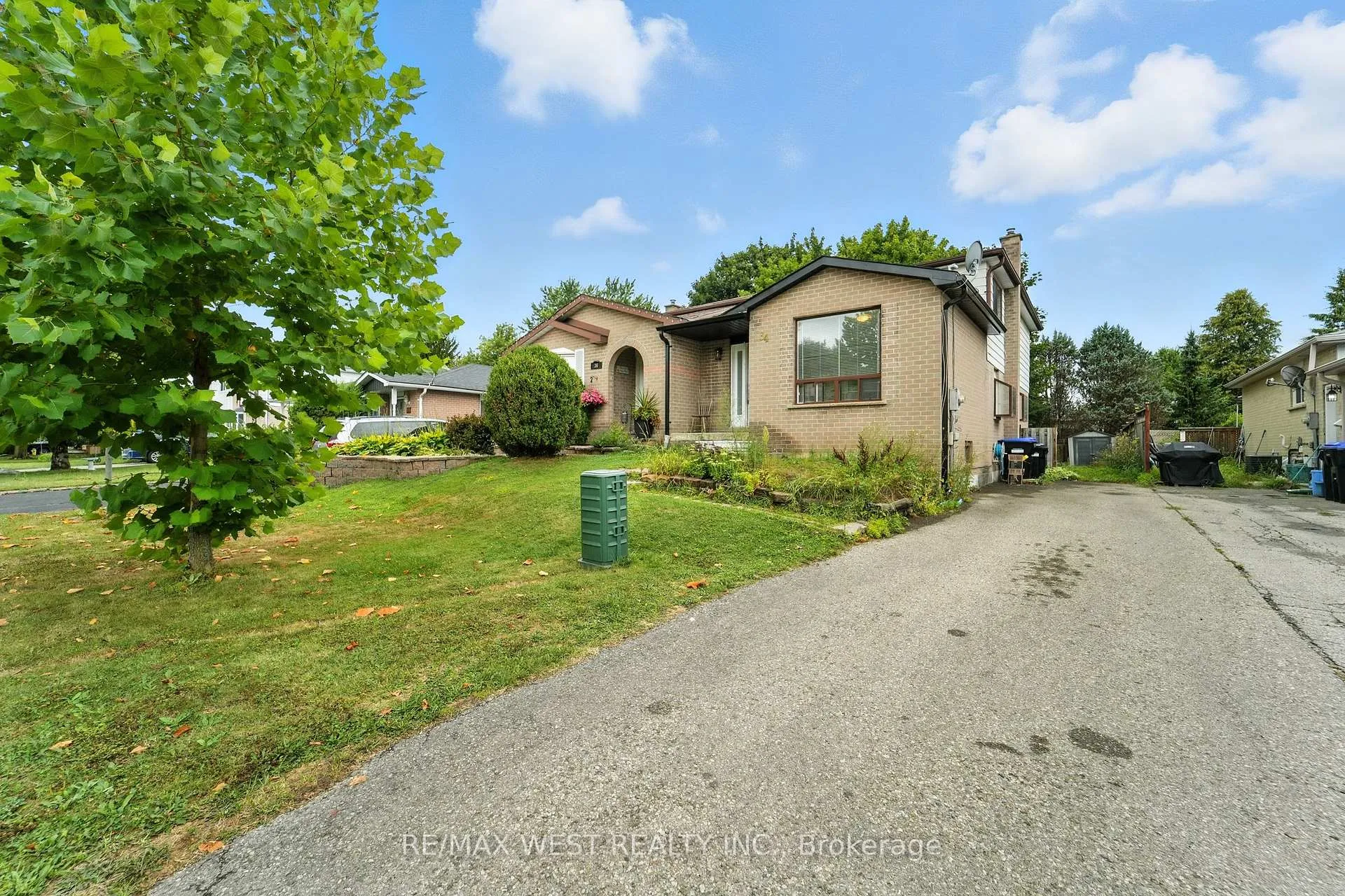 Photo 3 of 34 Stewart Avenue, New Tecumseth, Alliston — HOMEH