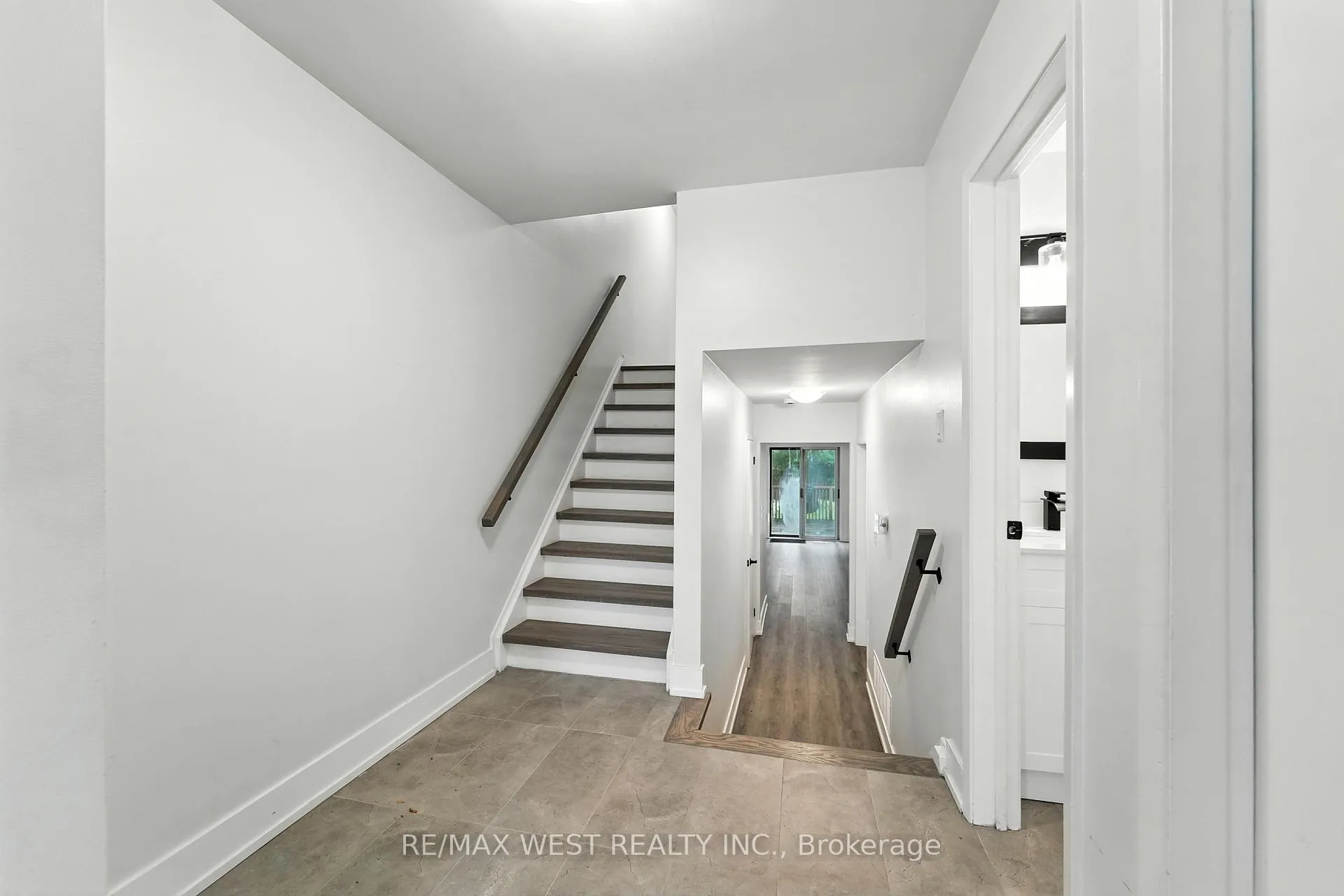 Photo 5 of 34 Stewart Avenue, New Tecumseth, Alliston — HOMEH