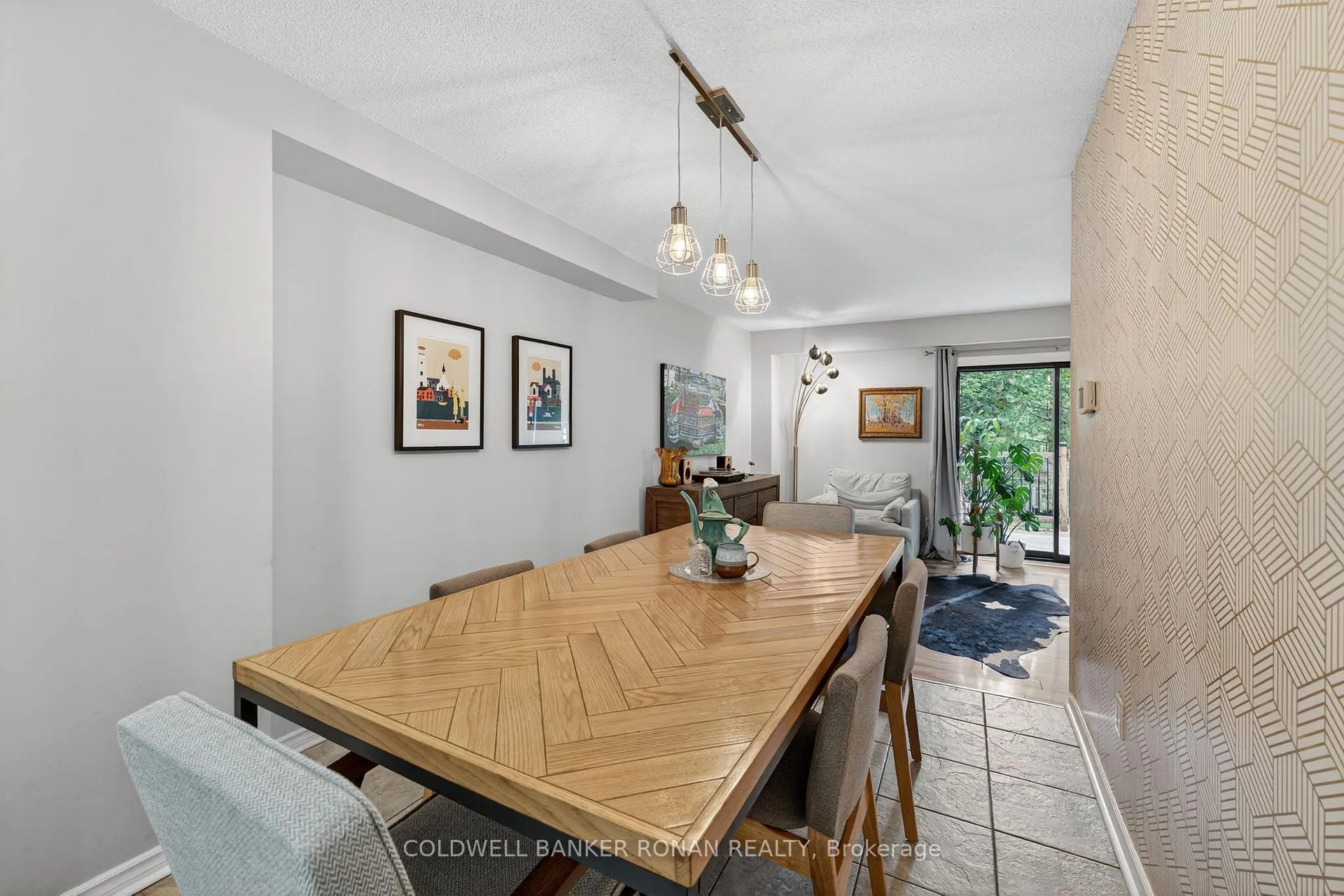 Photo 13 of 16 Fraser Avenue, New Tecumseth, Tottenham — HOMEH