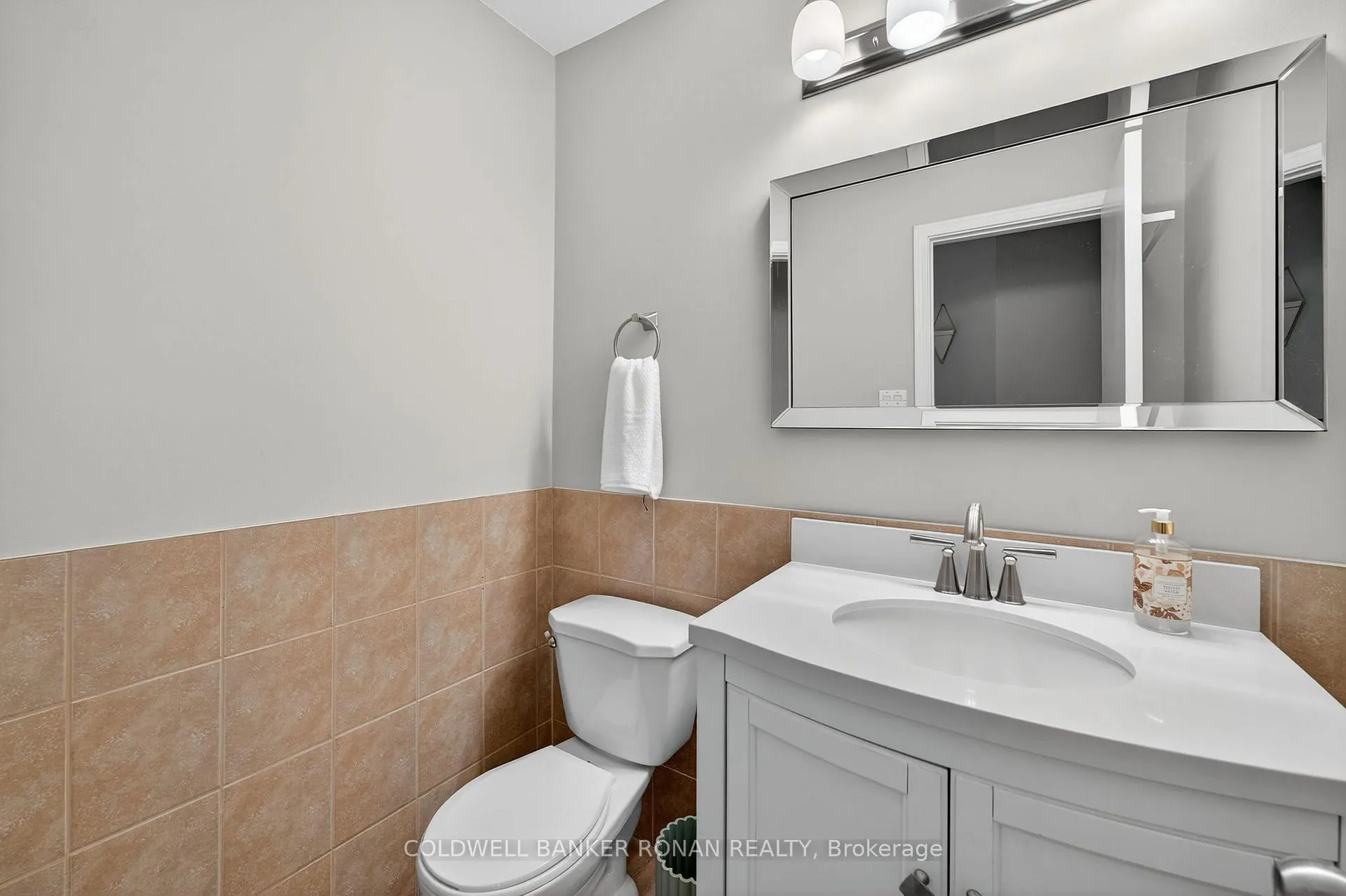 Photo 22 of 16 Fraser Avenue, New Tecumseth, Tottenham — HOMEH