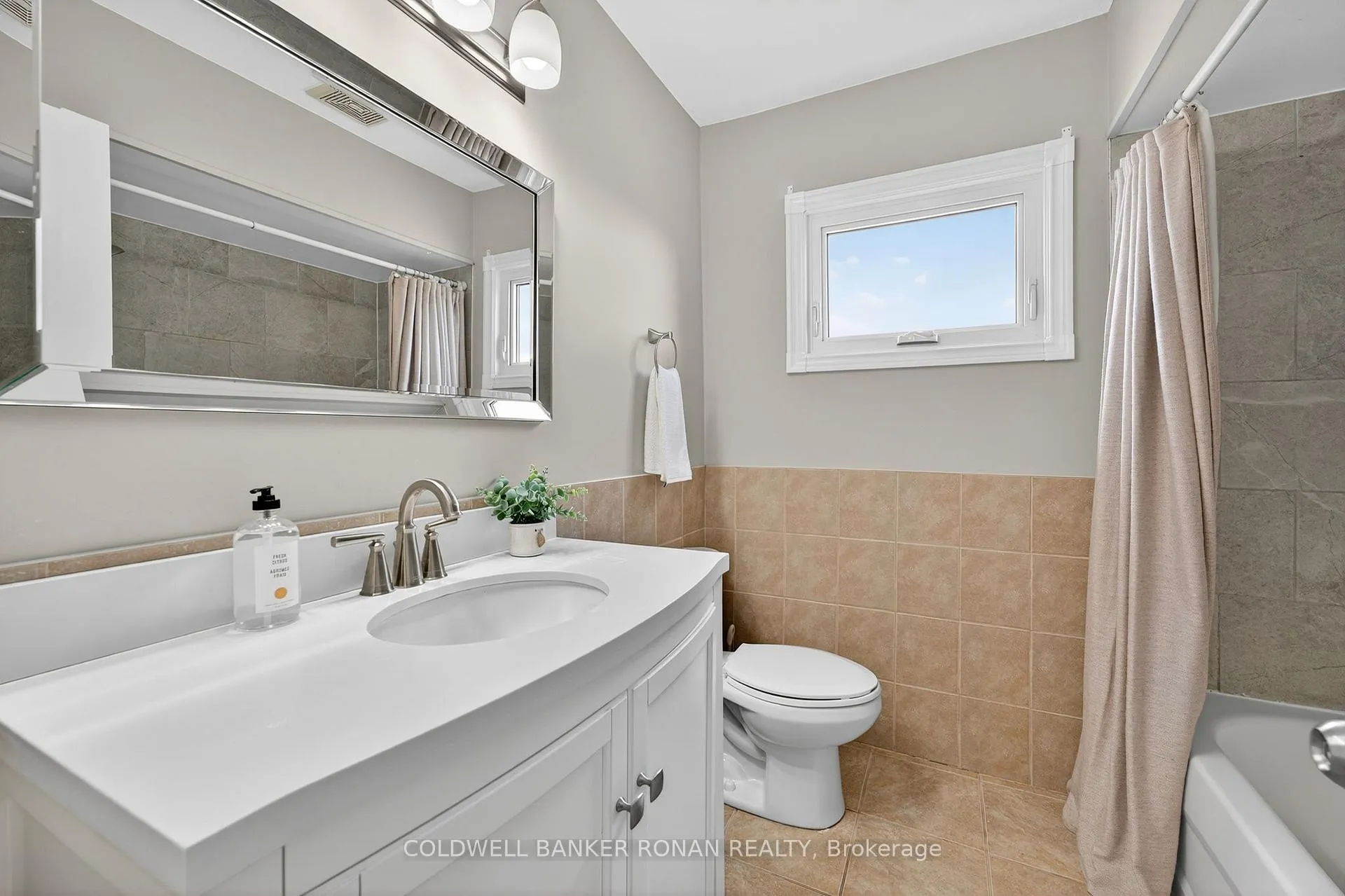 Photo 32 of 16 Fraser Avenue, New Tecumseth, Tottenham — HOMEH