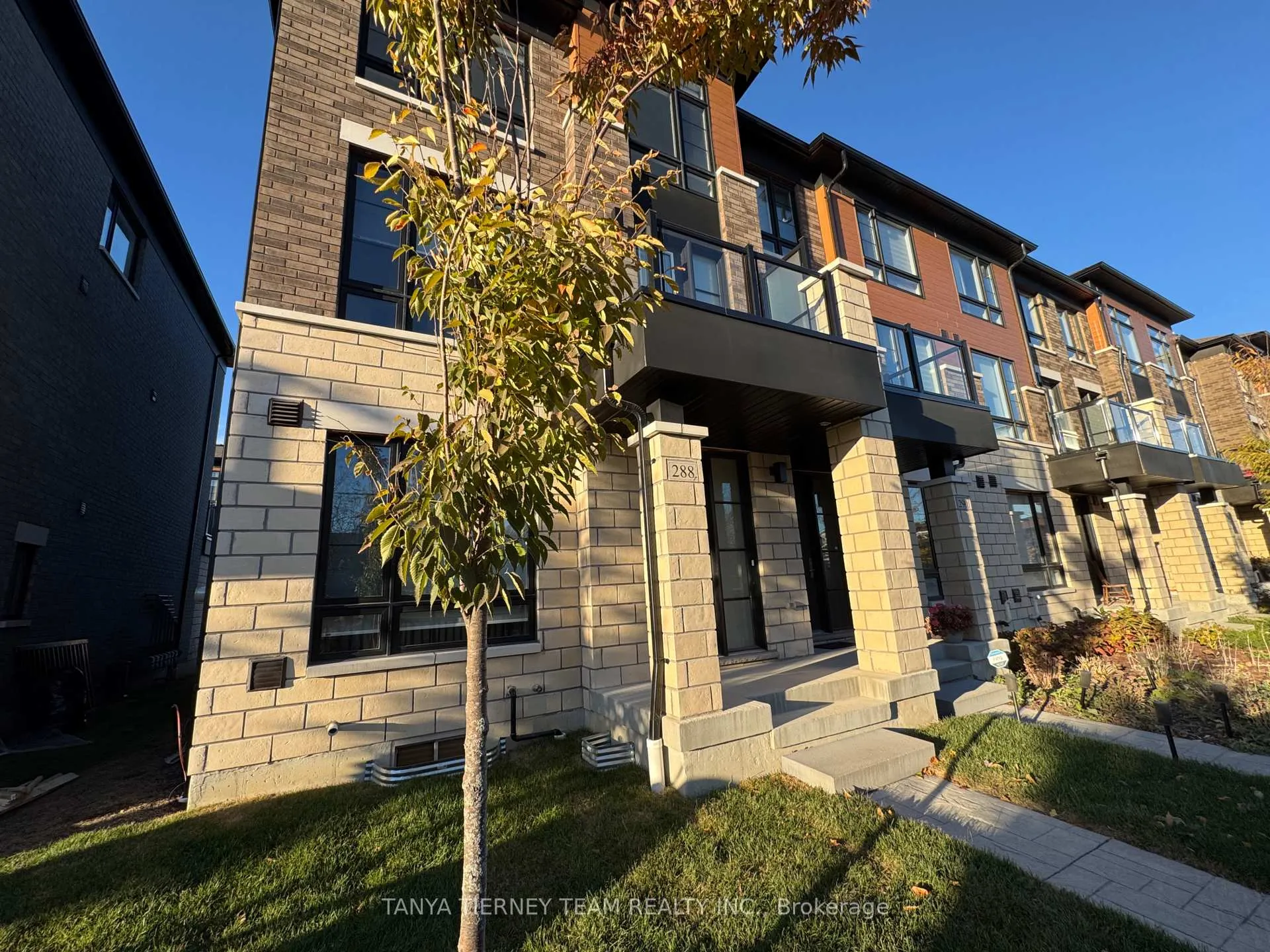 Photo 1 of 288 Carnwith Drive E, Whitby, Brooklin — HOMEH