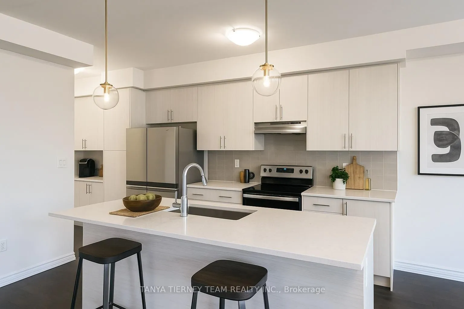 Photo 6 of 288 Carnwith Drive E, Whitby, Brooklin — HOMEH