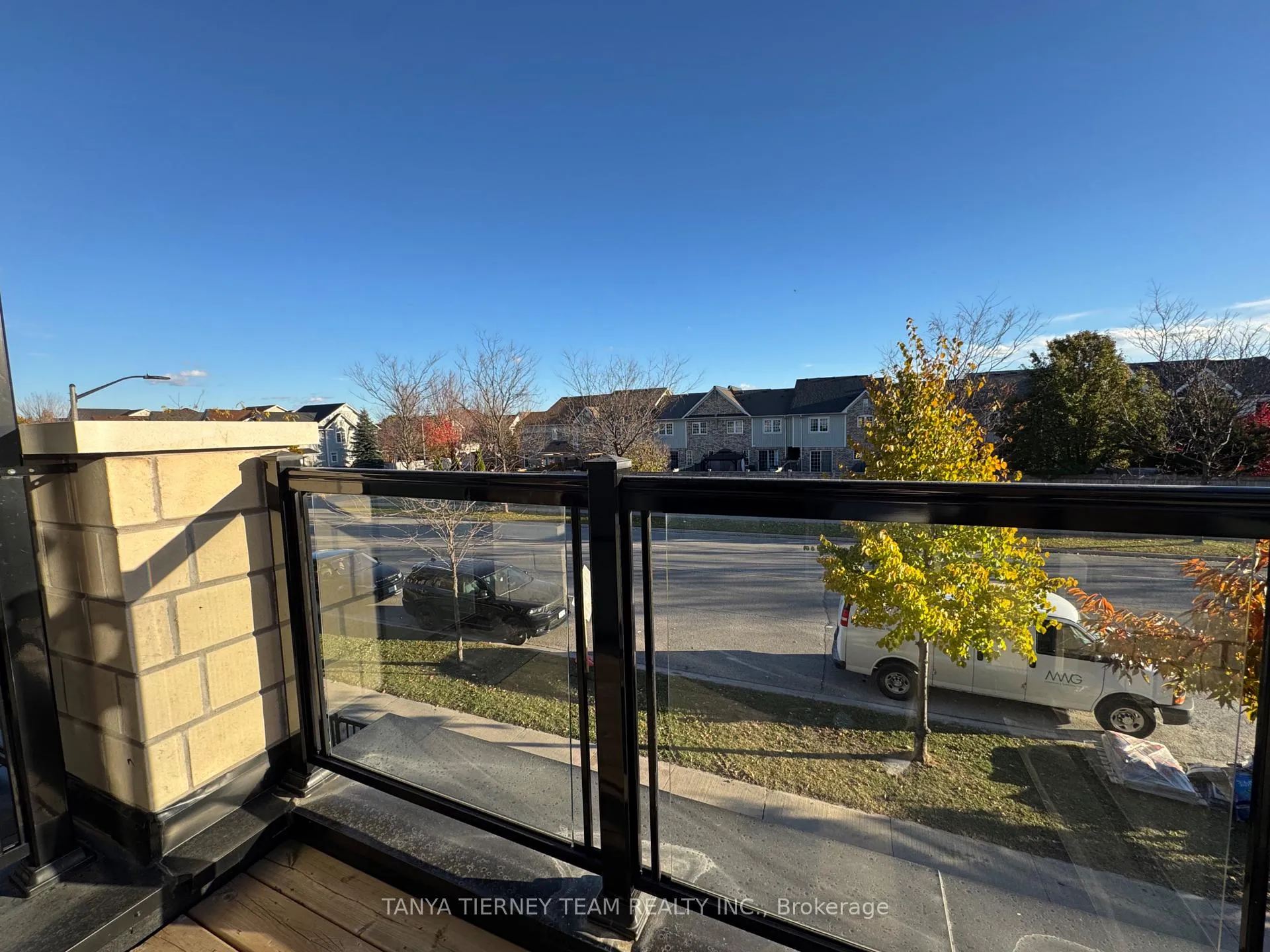 Photo 13 of 288 Carnwith Drive E, Whitby, Brooklin — HOMEH