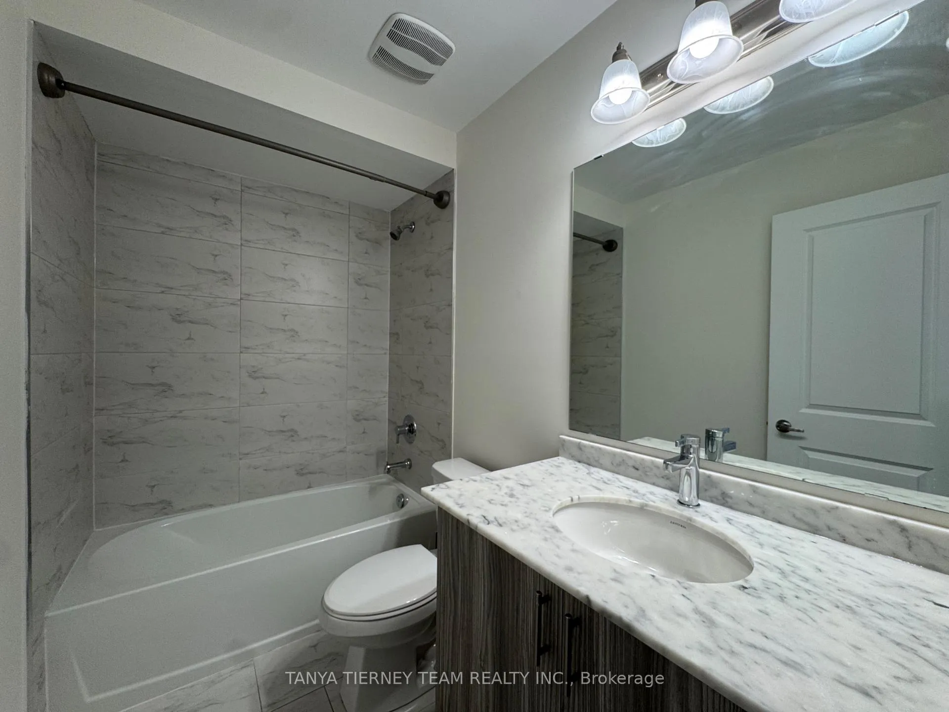 Photo 17 of 288 Carnwith Drive E, Whitby, Brooklin — HOMEH