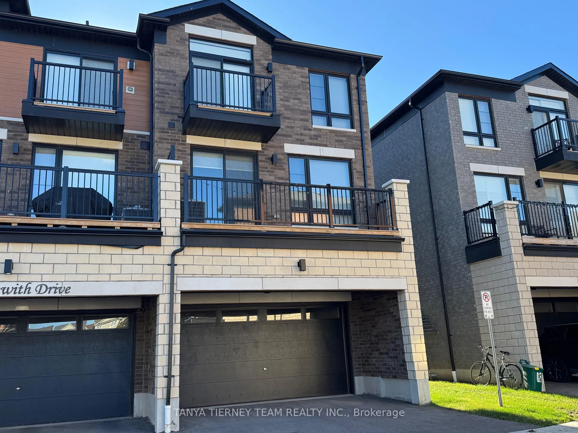 Photo 19 of 288 Carnwith Drive E, Whitby, Brooklin — HOMEH
