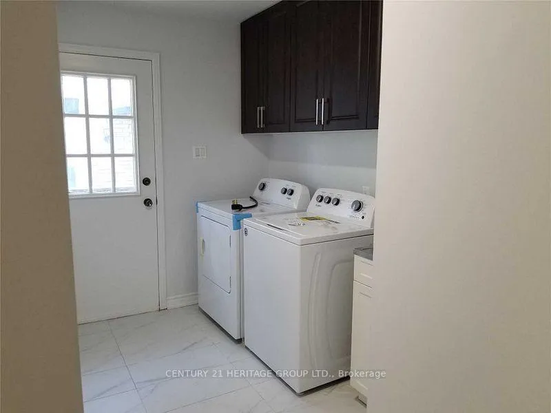 Photo 5 of 22 Breckonwood Crescent, Markham, Aileen-Willowbrook — HOMEH