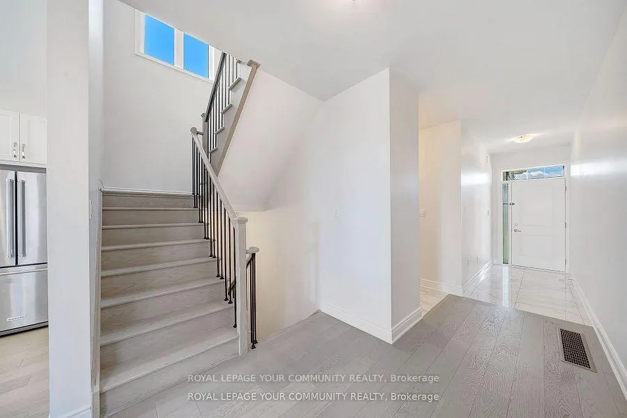 Photo 12 of 243A Andy Crescent, Vaughan, West Woodbridge — HOMEH