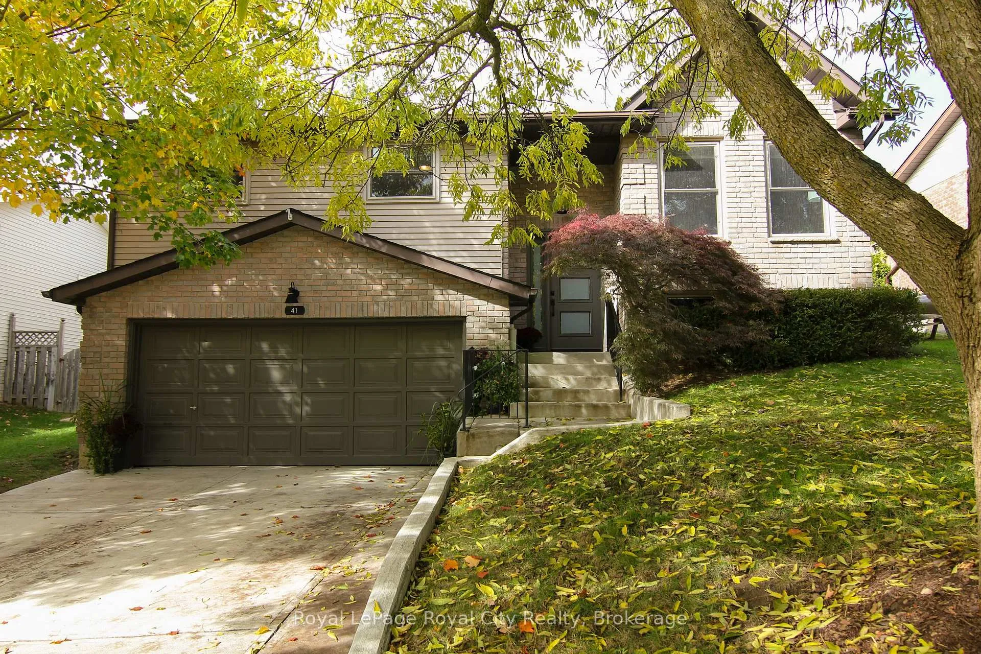 Photo 3 of 41 Shoemaker Crescent, Guelph, Willow West/Sugarbush/West Acres — HOMEH