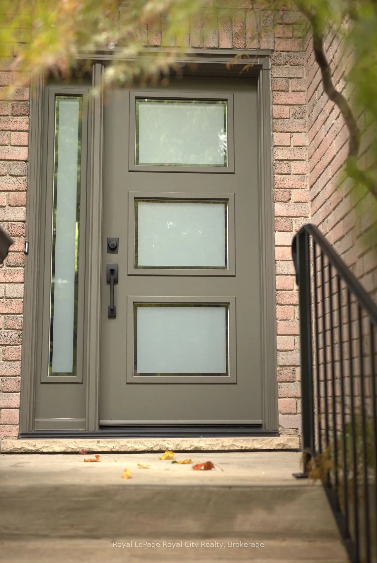 Photo 4 of 41 Shoemaker Crescent, Guelph, Willow West/Sugarbush/West Acres — HOMEH