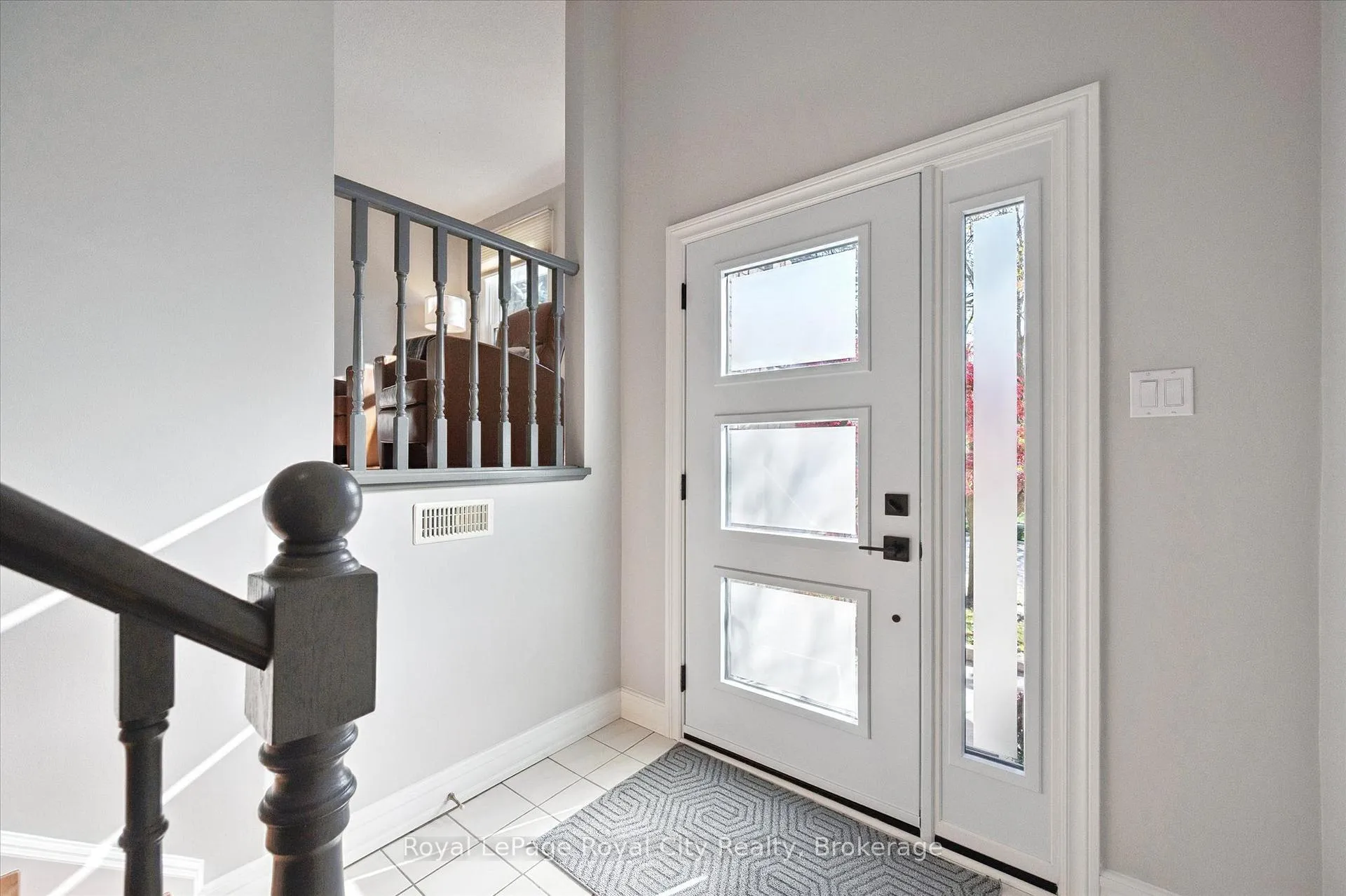 Photo 5 of 41 Shoemaker Crescent, Guelph, Willow West/Sugarbush/West Acres — HOMEH