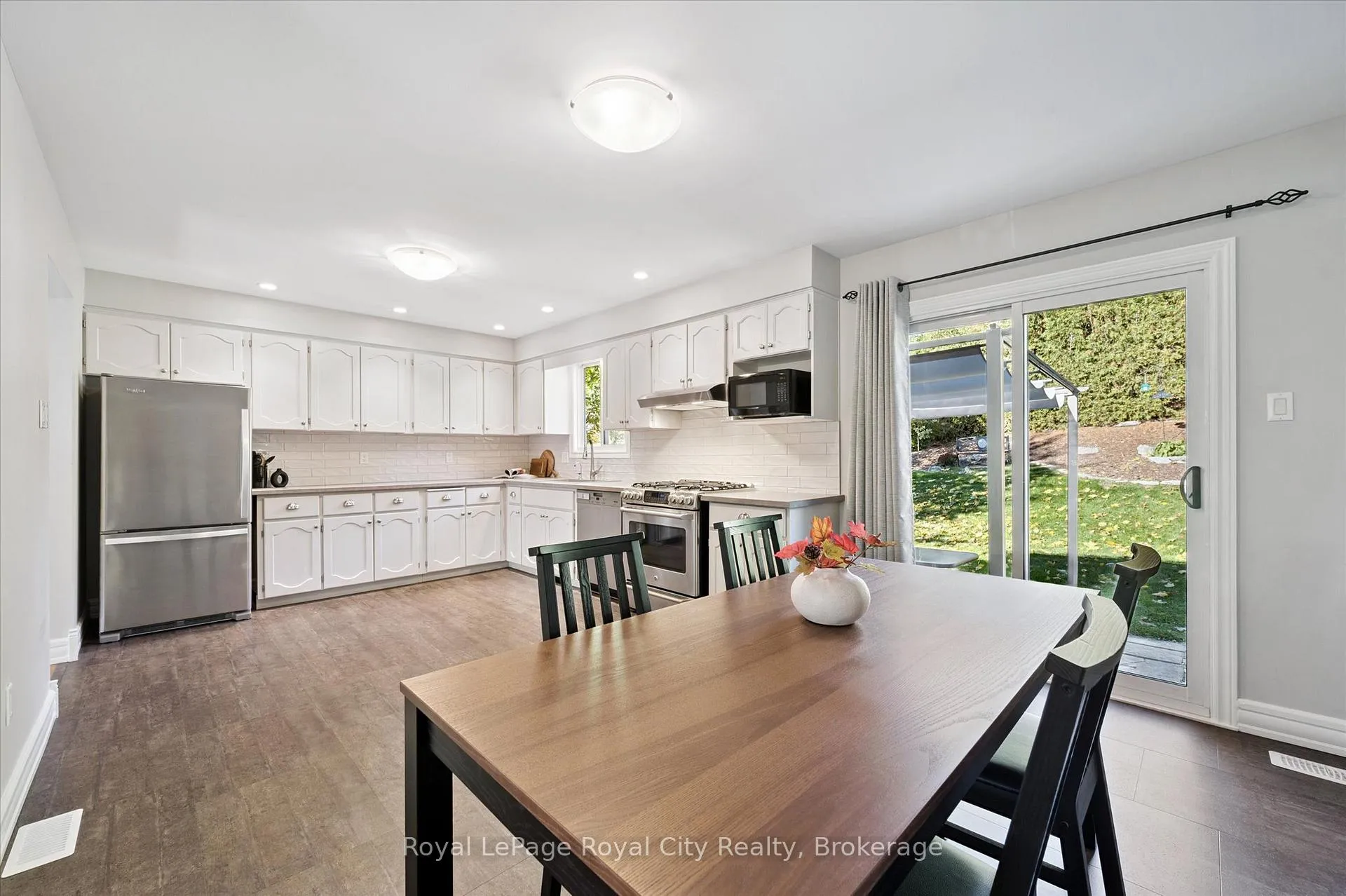 Photo 10 of 41 Shoemaker Crescent, Guelph, Willow West/Sugarbush/West Acres — HOMEH