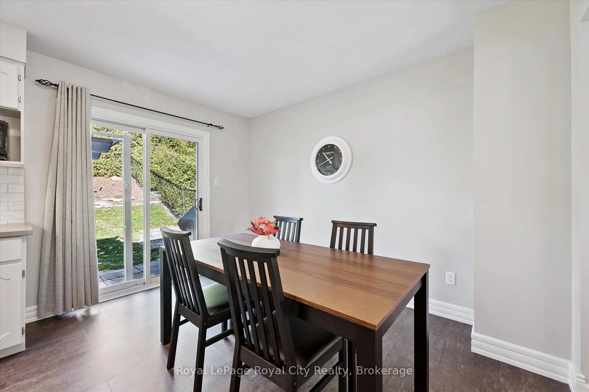 Photo 11 of 41 Shoemaker Crescent, Guelph, Willow West/Sugarbush/West Acres — HOMEH