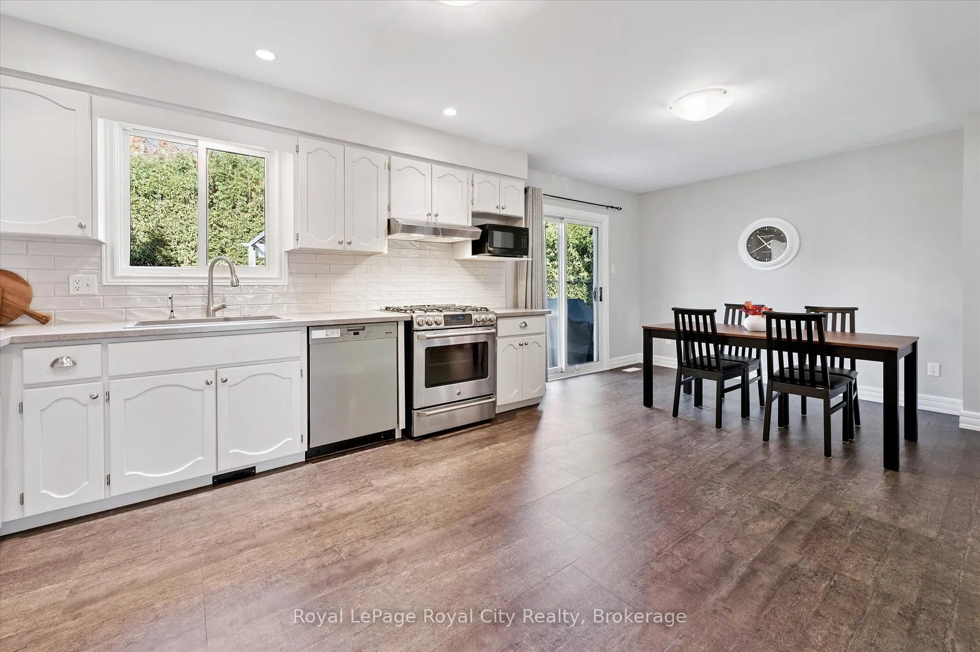 Photo 12 of 41 Shoemaker Crescent, Guelph, Willow West/Sugarbush/West Acres — HOMEH