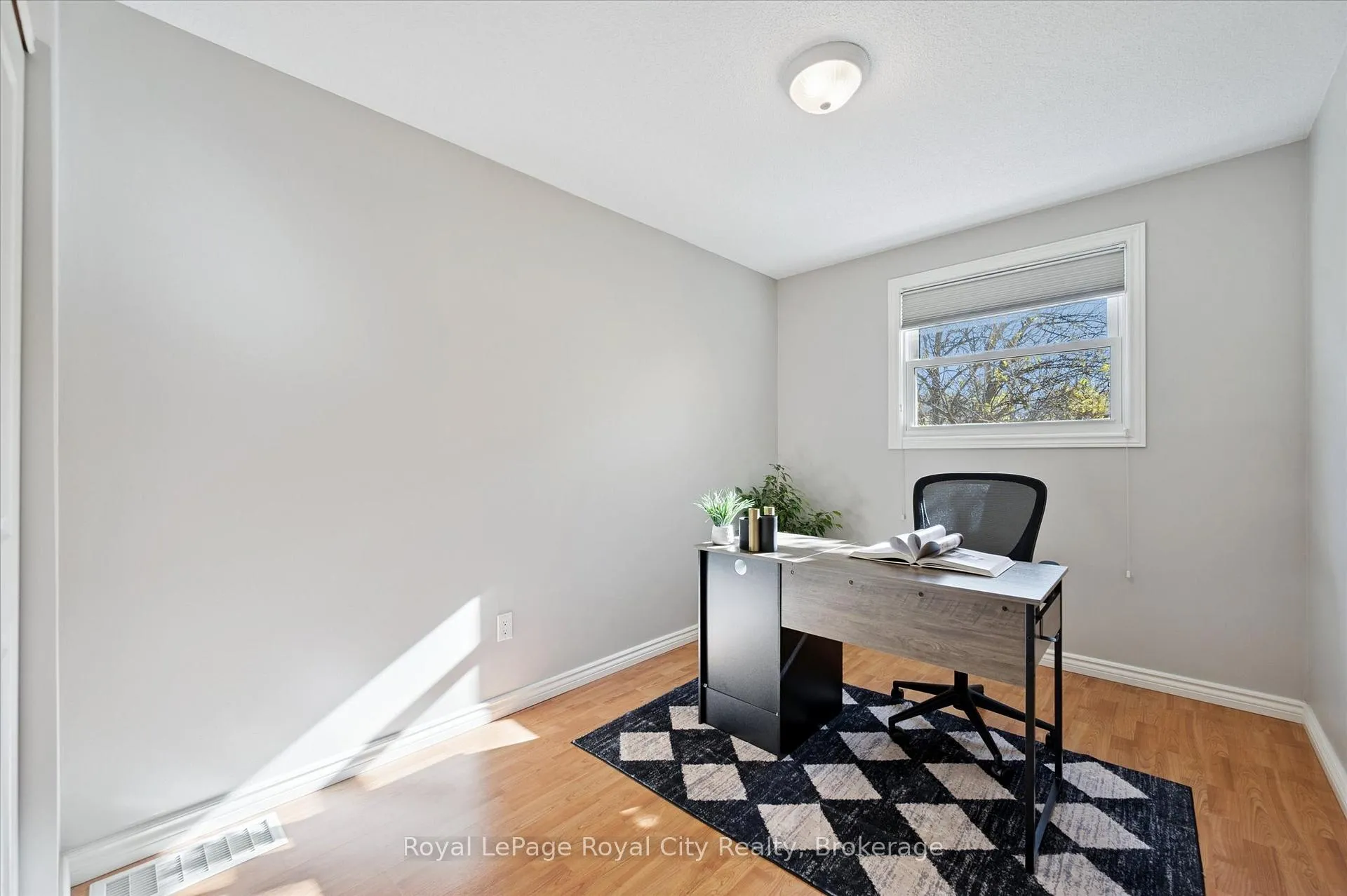 Photo 13 of 41 Shoemaker Crescent, Guelph, Willow West/Sugarbush/West Acres — HOMEH