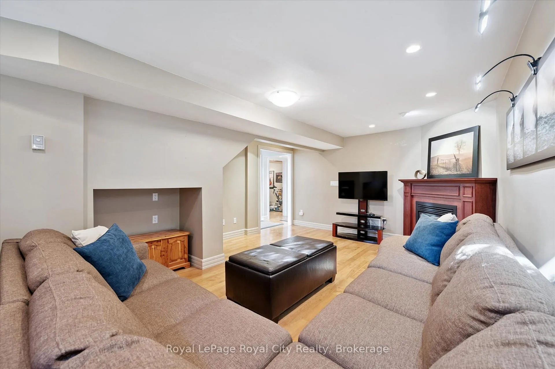 Photo 19 of 41 Shoemaker Crescent, Guelph, Willow West/Sugarbush/West Acres — HOMEH
