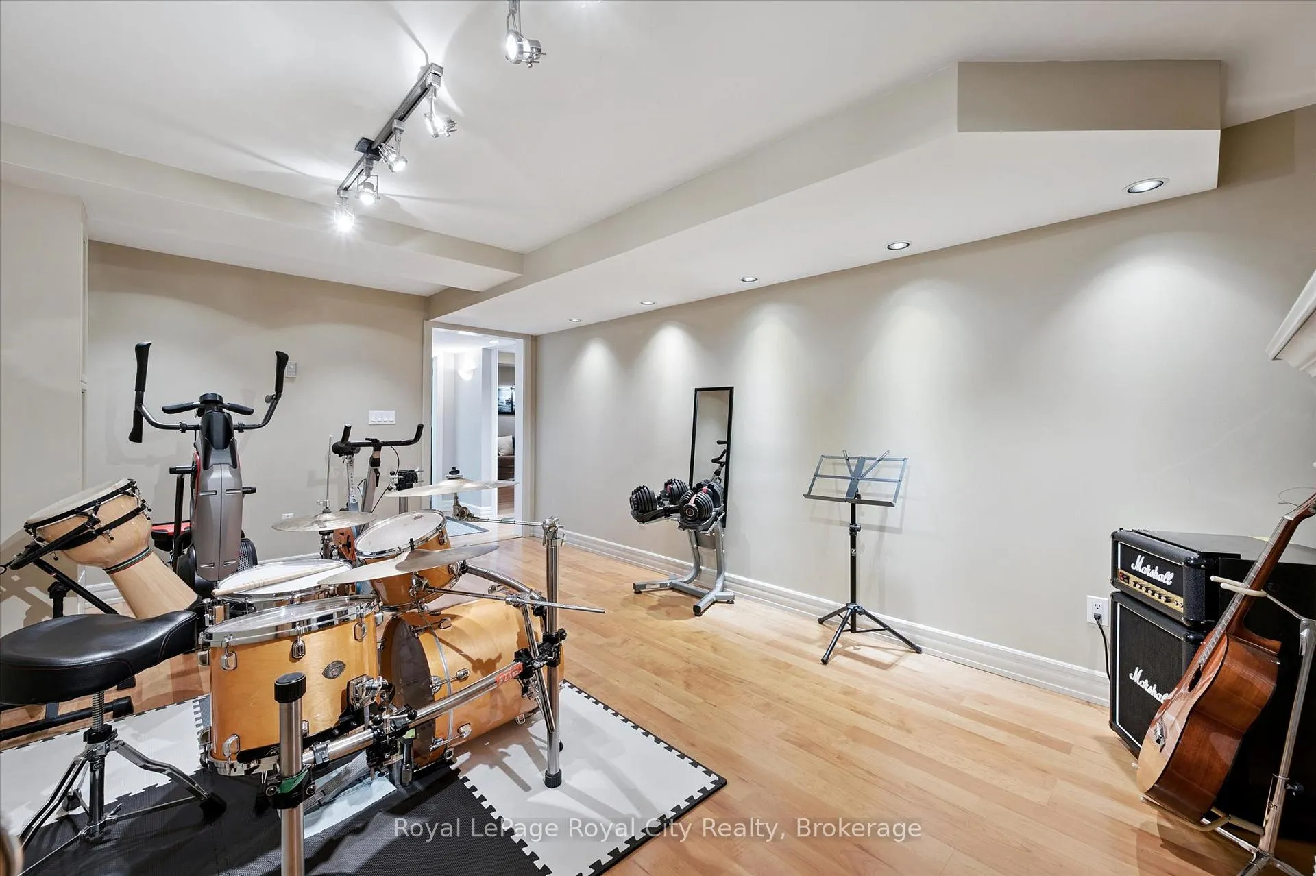 Photo 21 of 41 Shoemaker Crescent, Guelph, Willow West/Sugarbush/West Acres — HOMEH