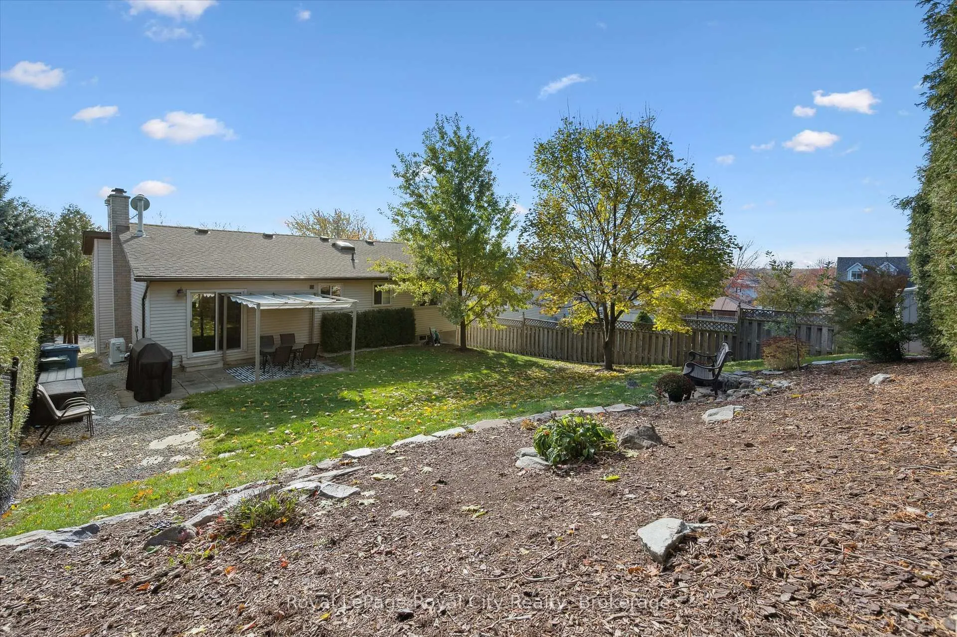 Photo 23 of 41 Shoemaker Crescent, Guelph, Willow West/Sugarbush/West Acres — HOMEH