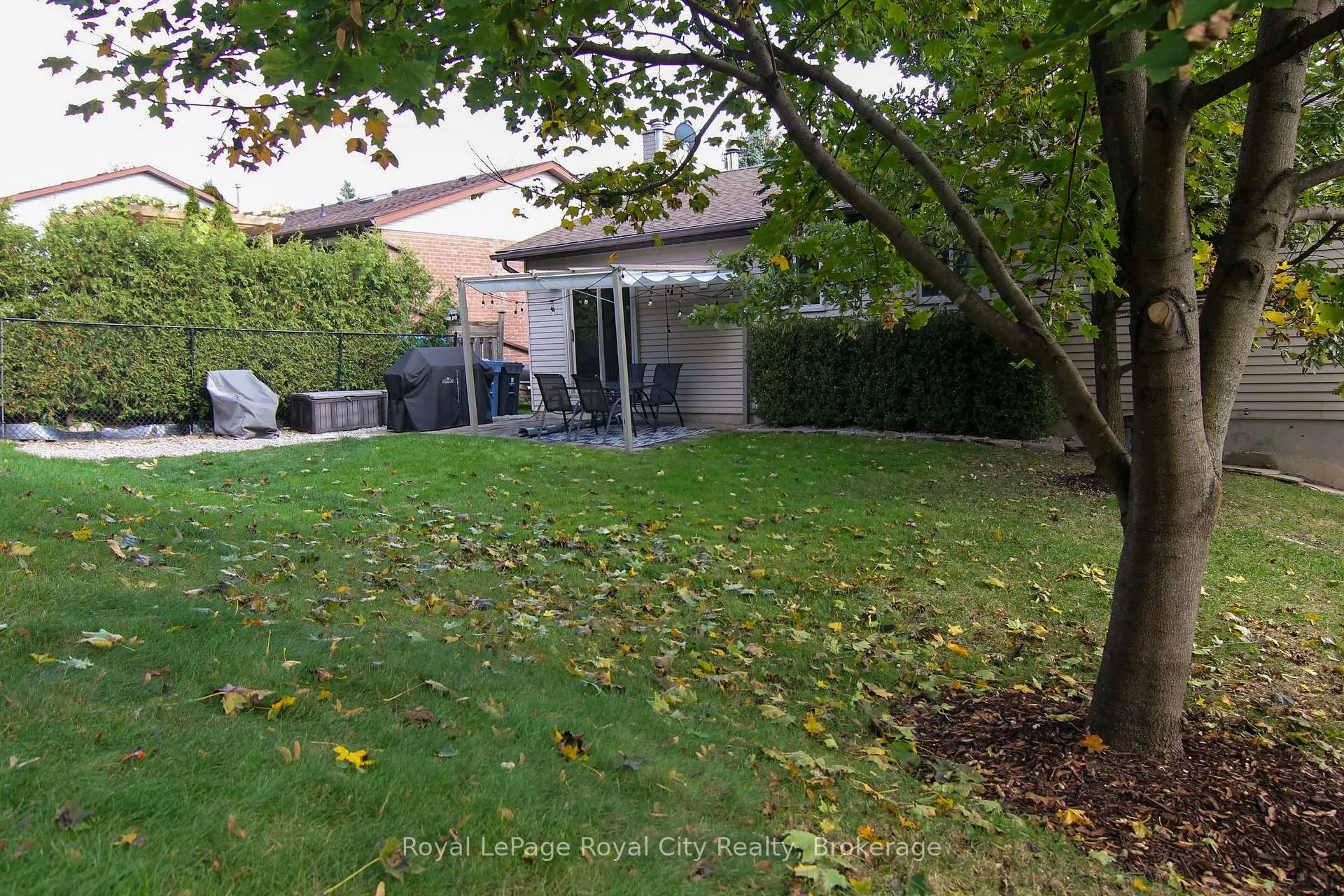 Photo 24 of 41 Shoemaker Crescent, Guelph, Willow West/Sugarbush/West Acres — HOMEH