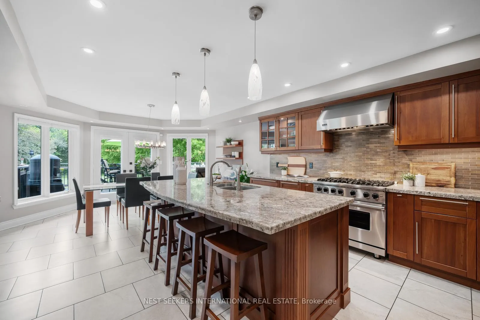 Photo 10 of 21 Rolling Court, King, King City — HOMEH