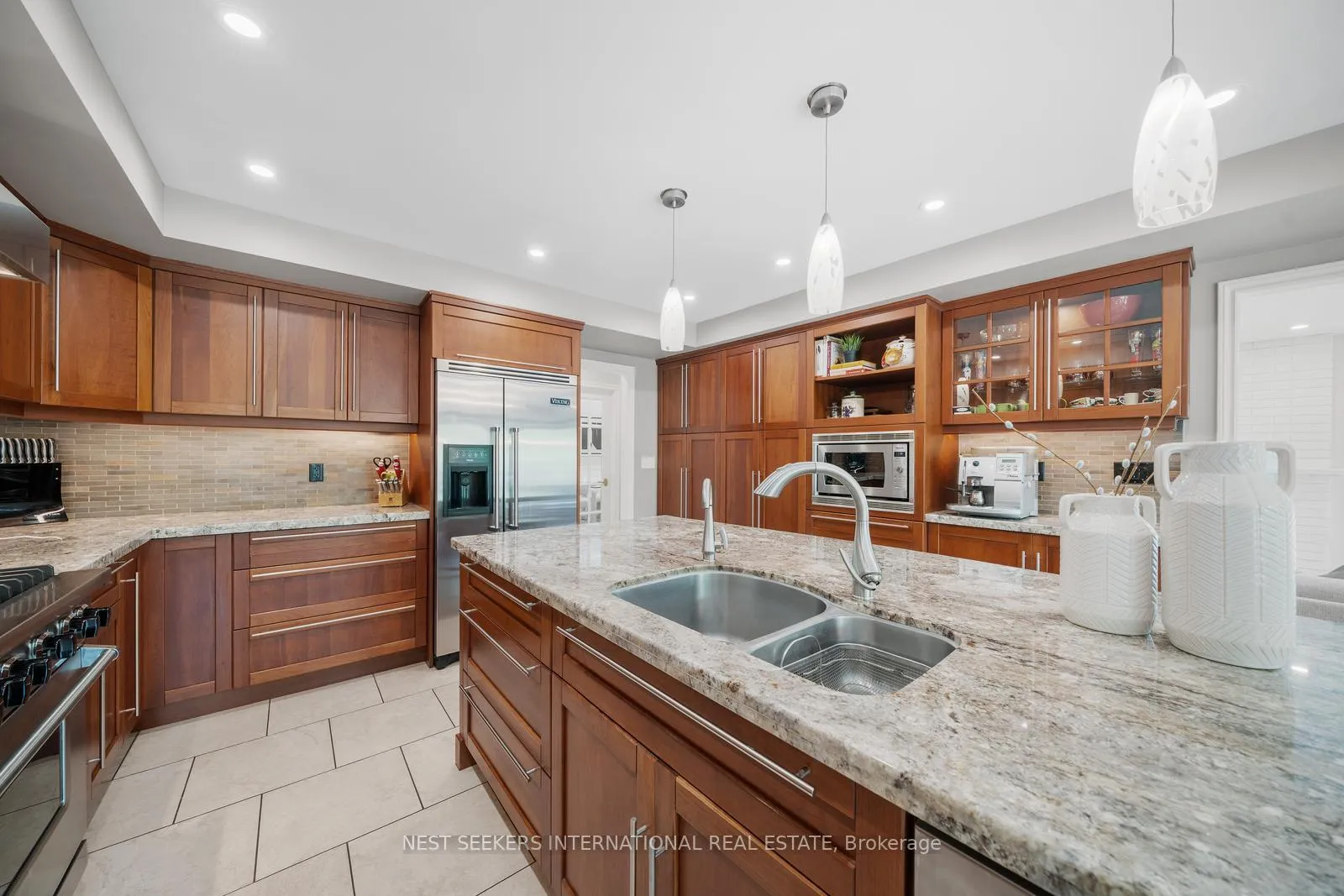 Photo 11 of 21 Rolling Court, King, King City — HOMEH