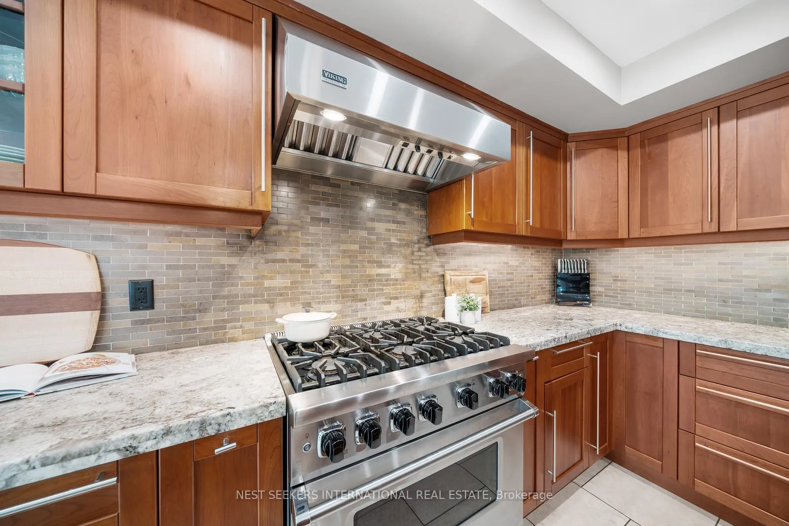 Photo 12 of 21 Rolling Court, King, King City — HOMEH